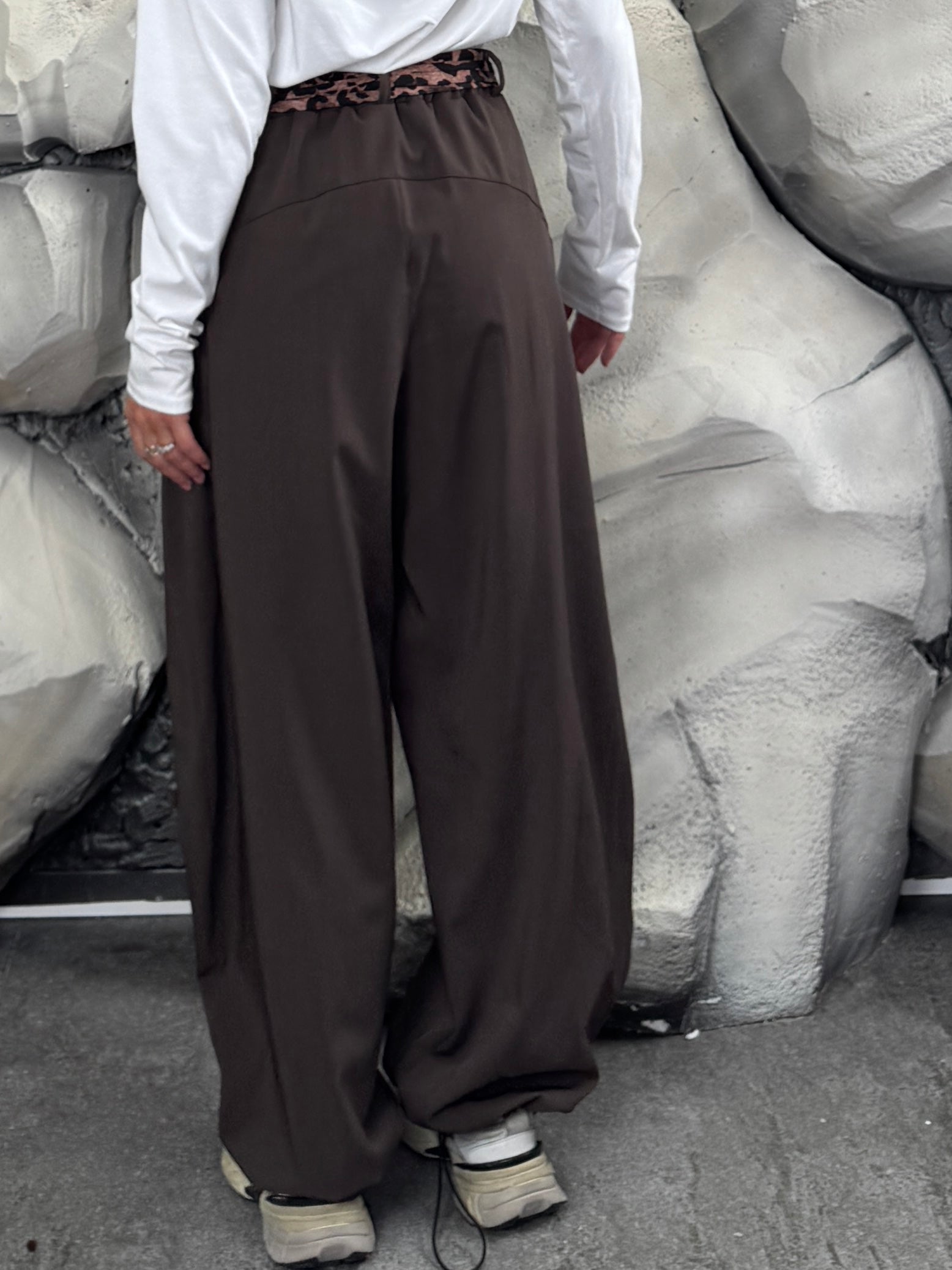 Pantalone con cintura maculata