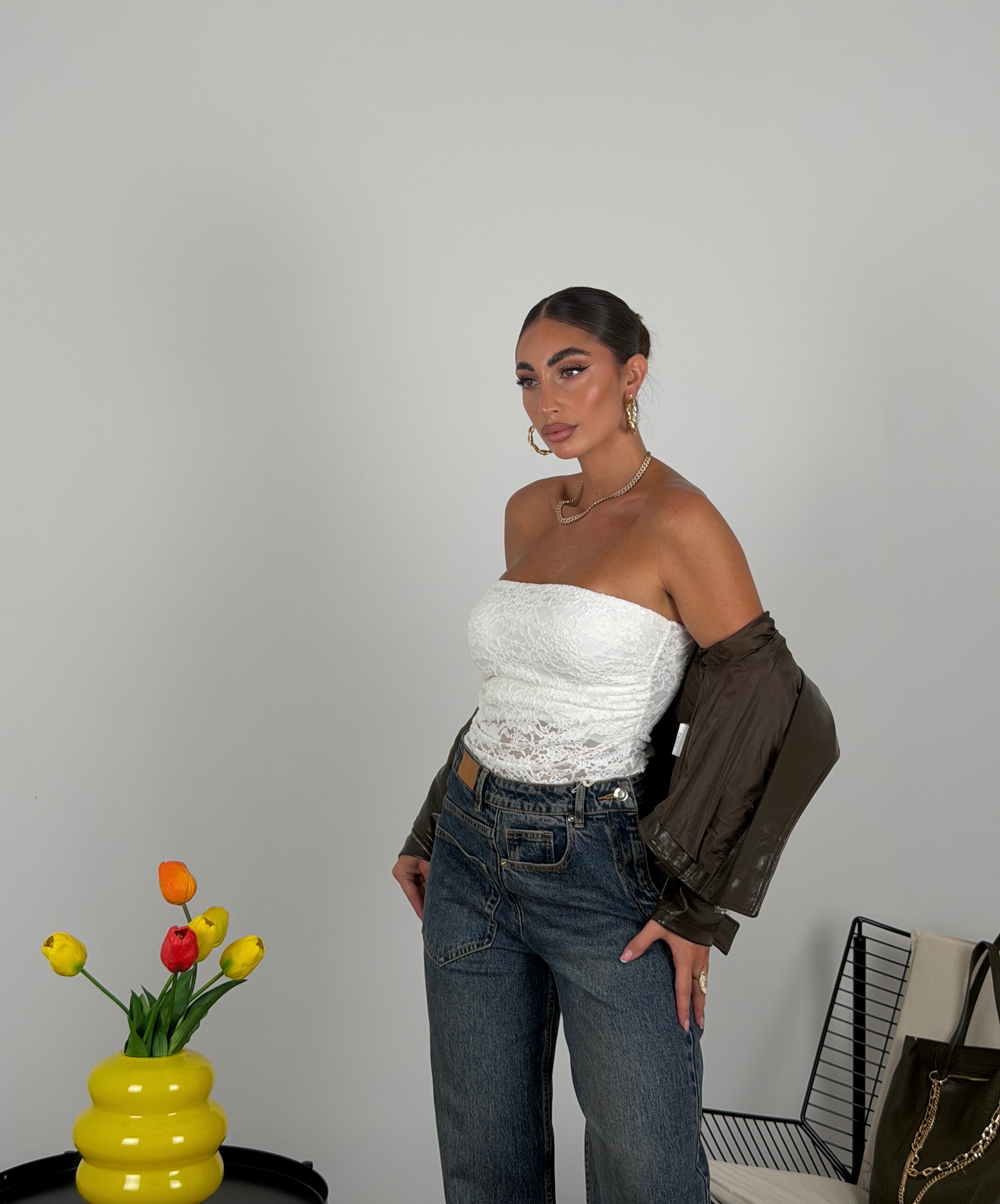 Top a fascia in merletto
