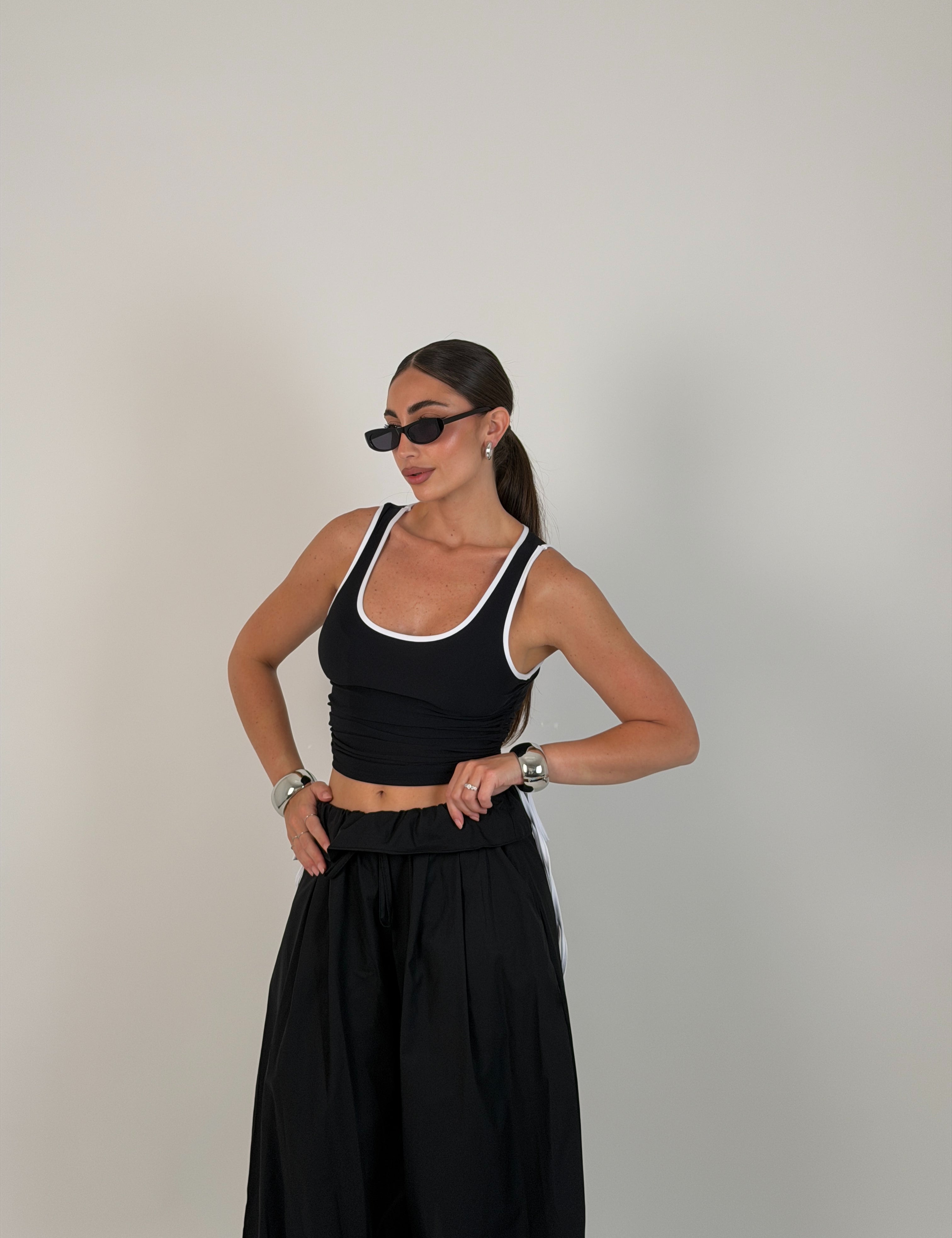 Top bicolor con laccetti