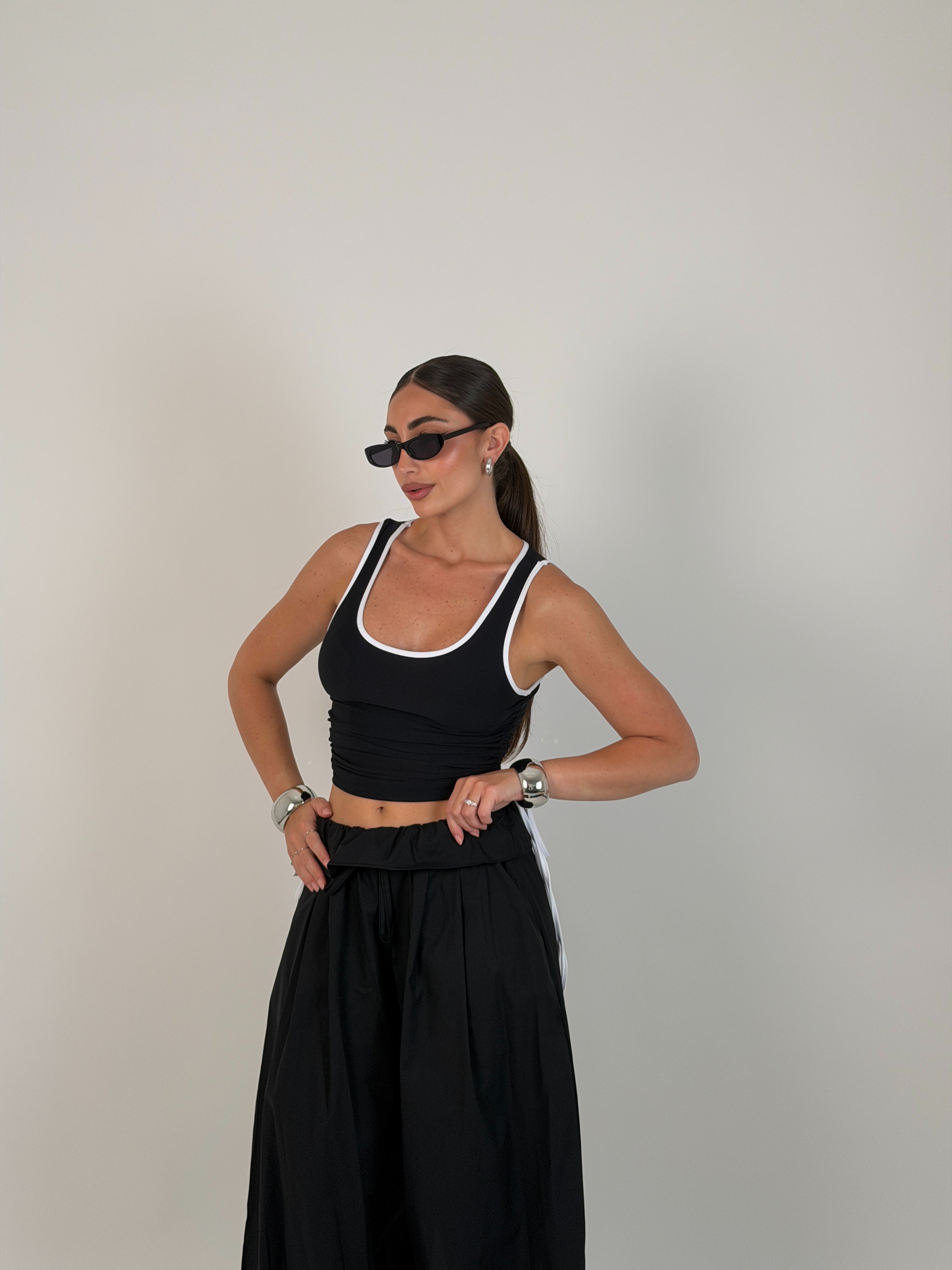 Top bicolor con laccetti