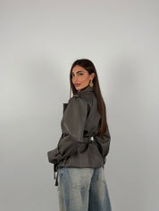 Giacca foderata modello trench in ecopelle con cintura in vita