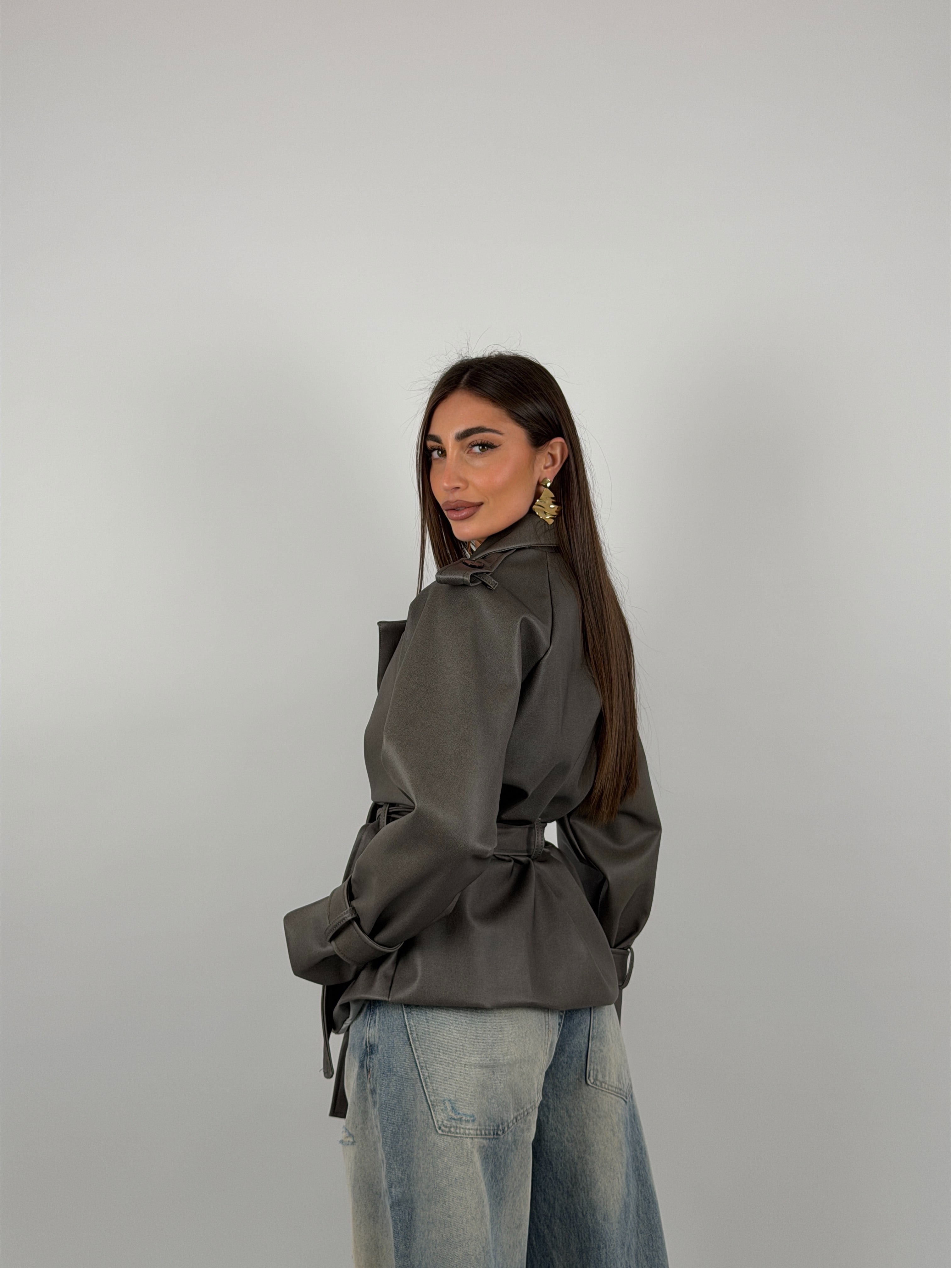 Giacca foderata modello trench in ecopelle con cintura in vita