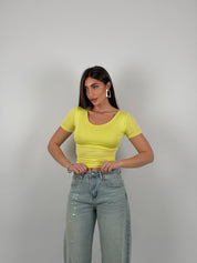 Maglia semivelata con scollo tondo e mezza manica