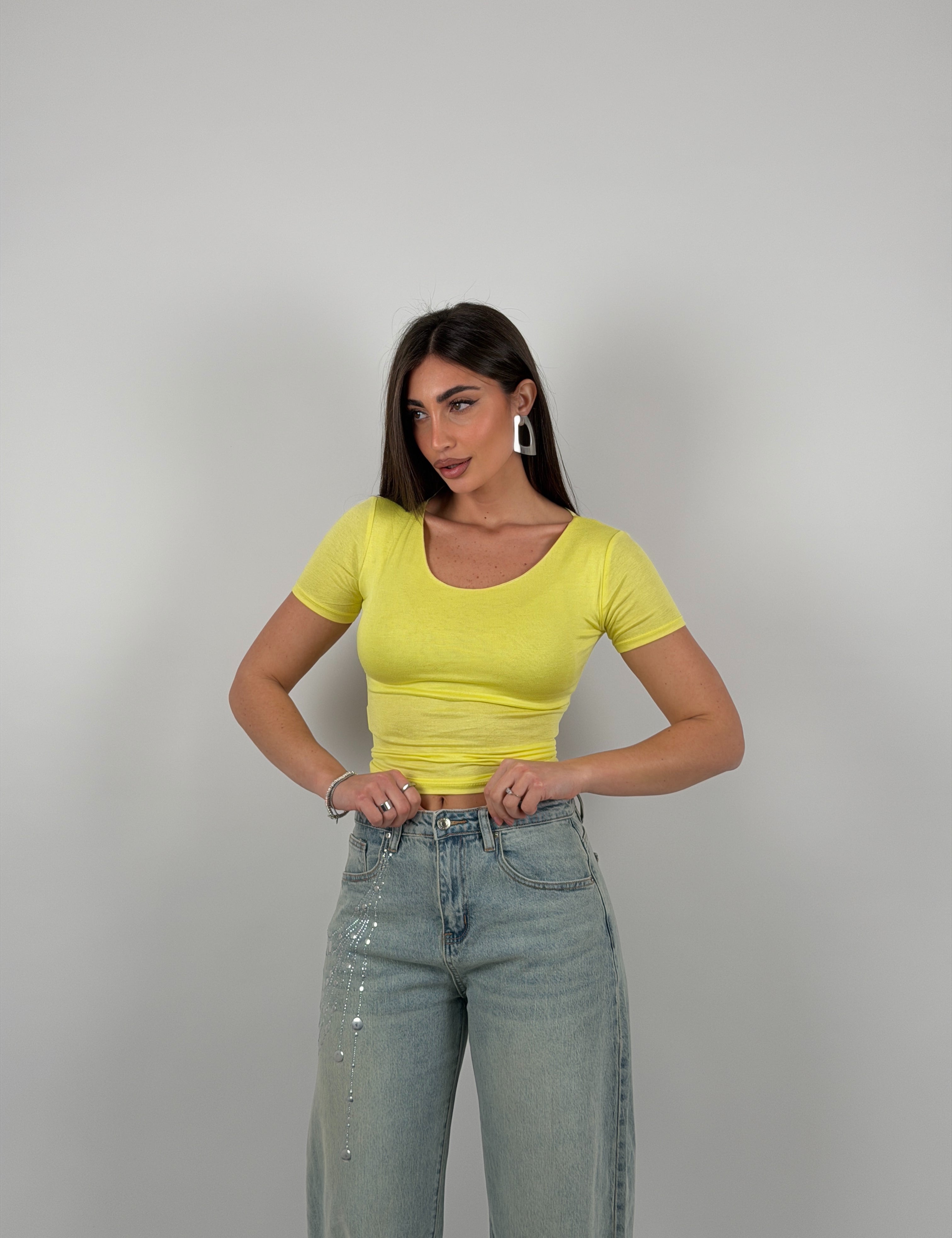 Maglia semivelata con scollo tondo e mezza manica