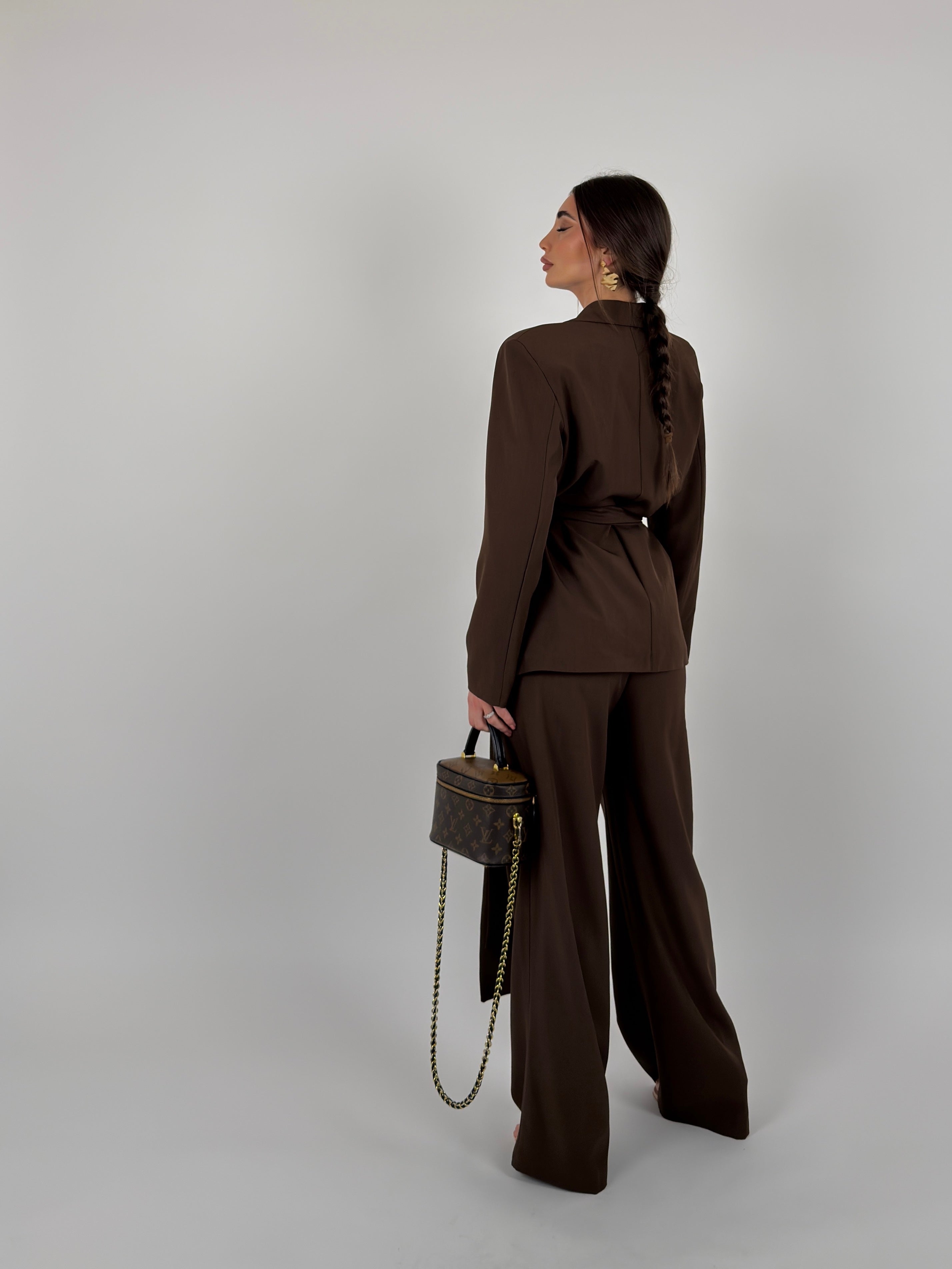 Completo con cintura in vita