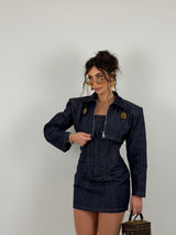 Completo denim scuro, vestito tubino e giacca crop