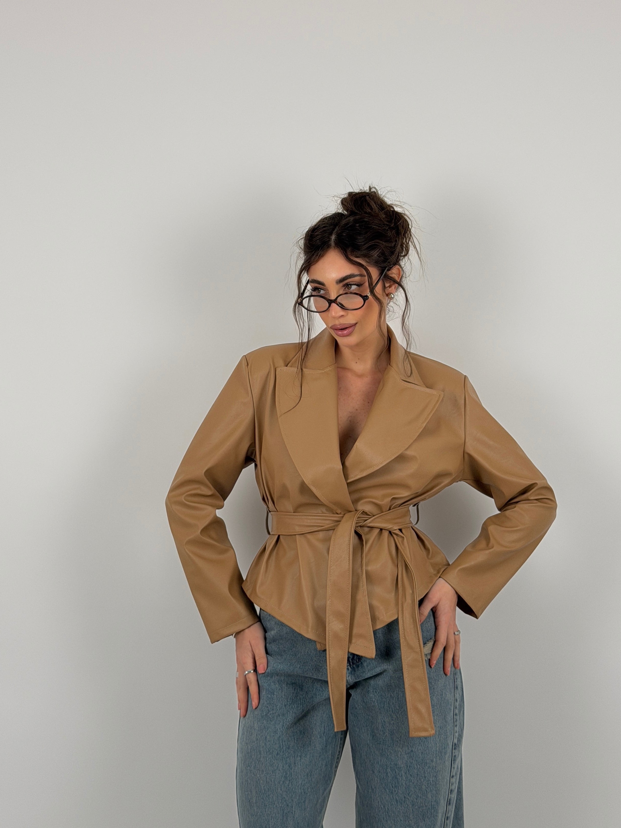 Giacca con cintura in vita