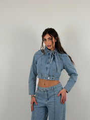 Completo denim chiaro jeans palazzo con bottoni laterali