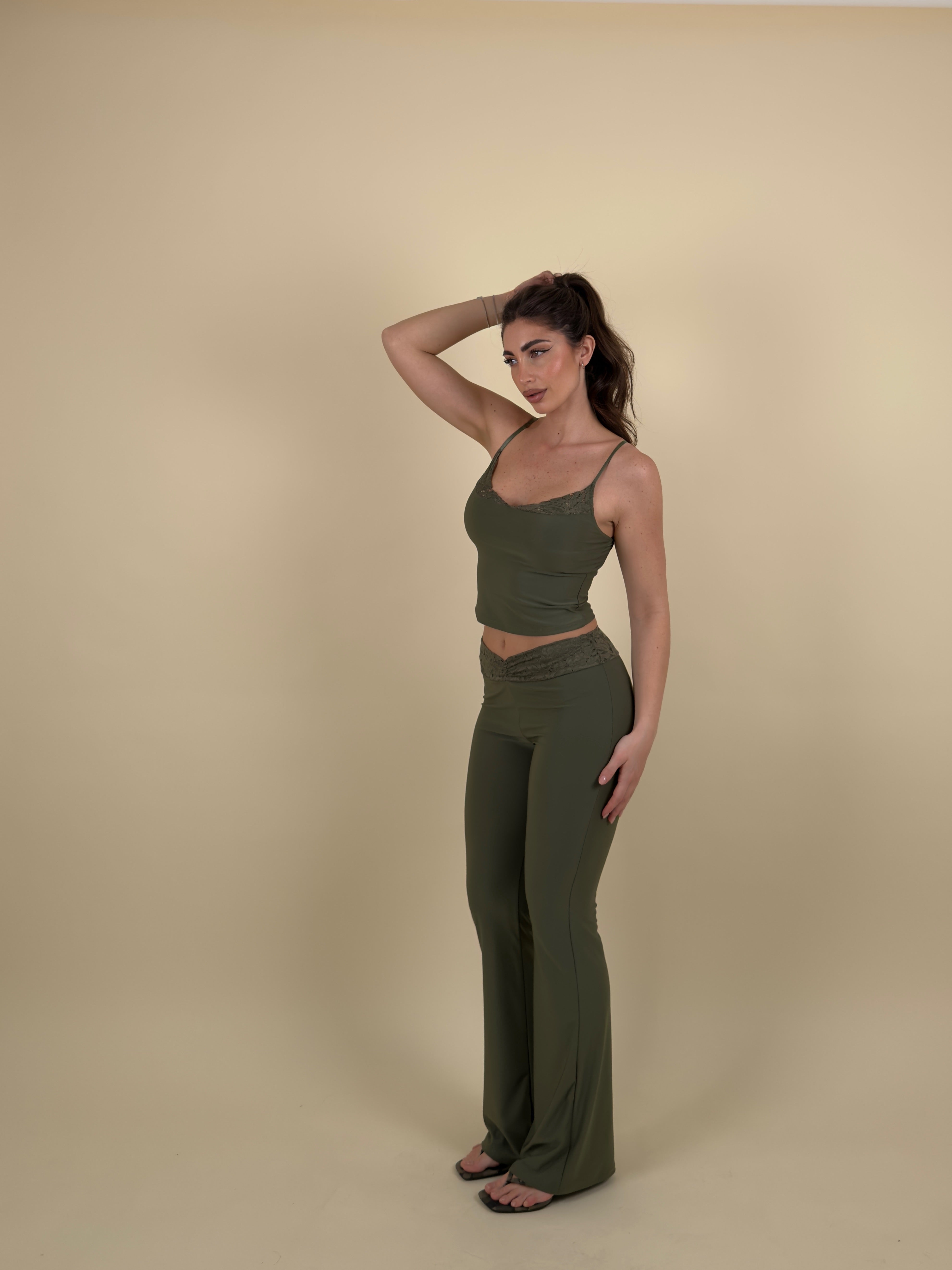 Completo top e pantalone zampa