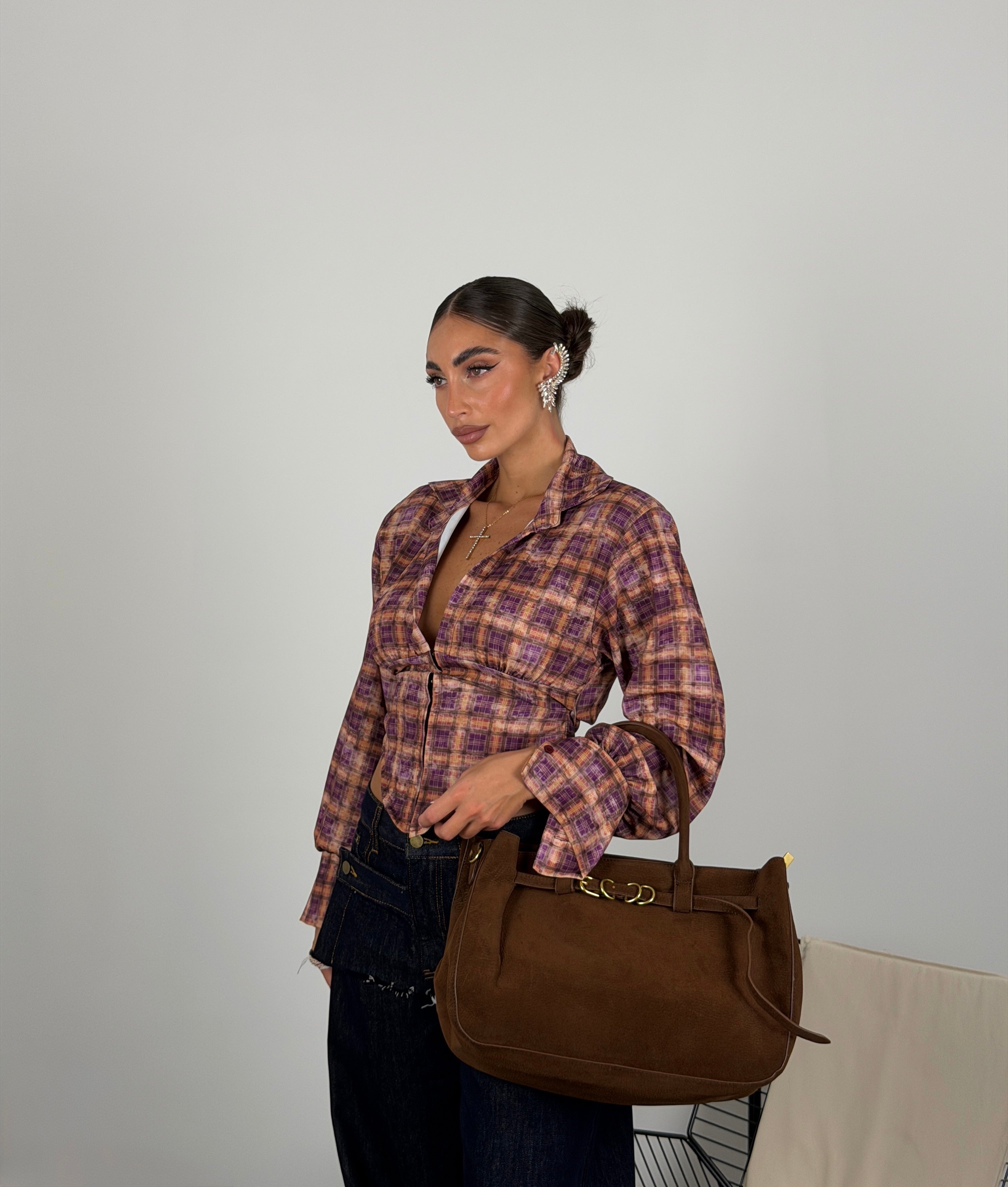 Camicia a quadri con scollo a V e stringhe