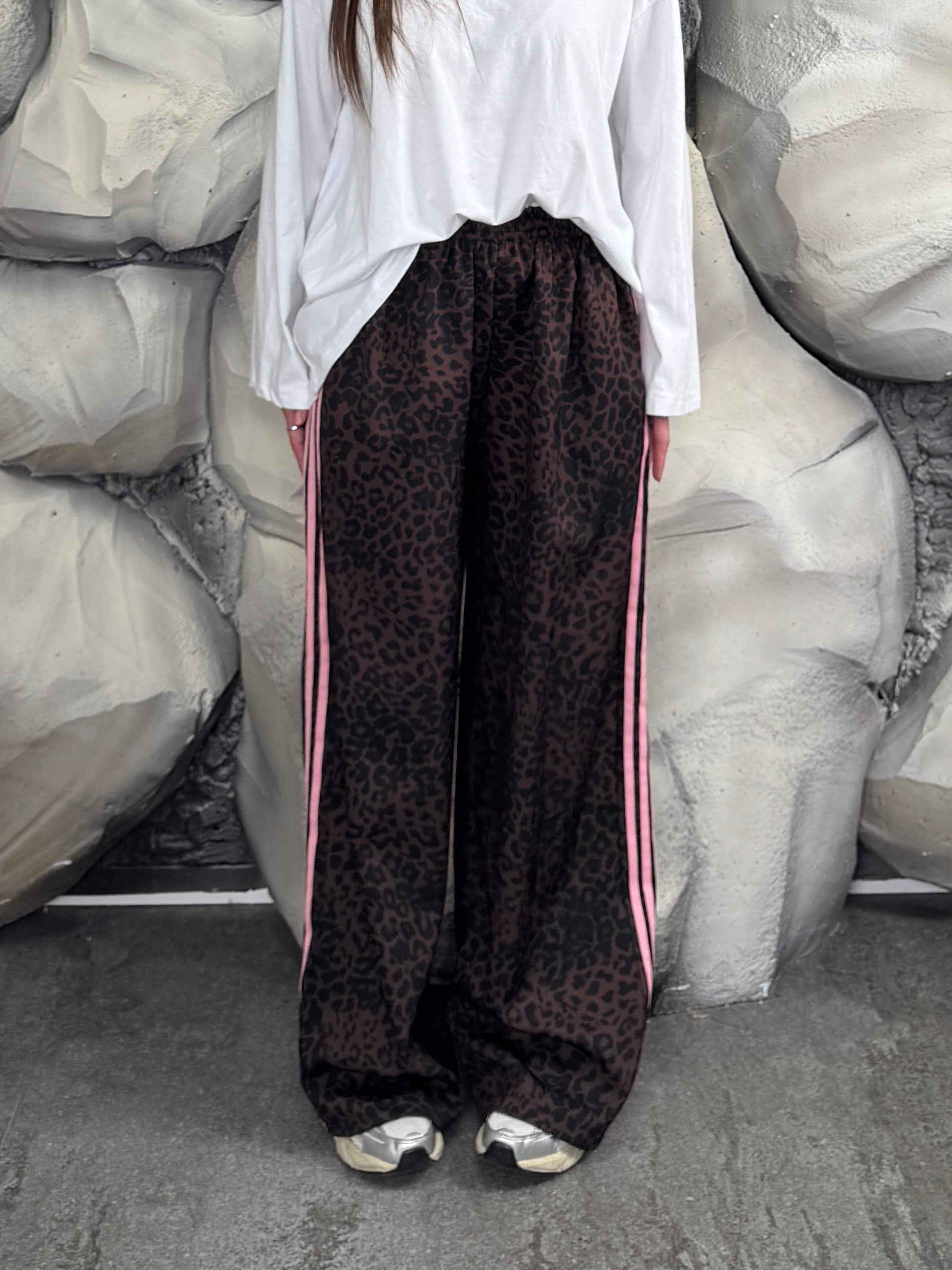 Pantalone maculato con strisce