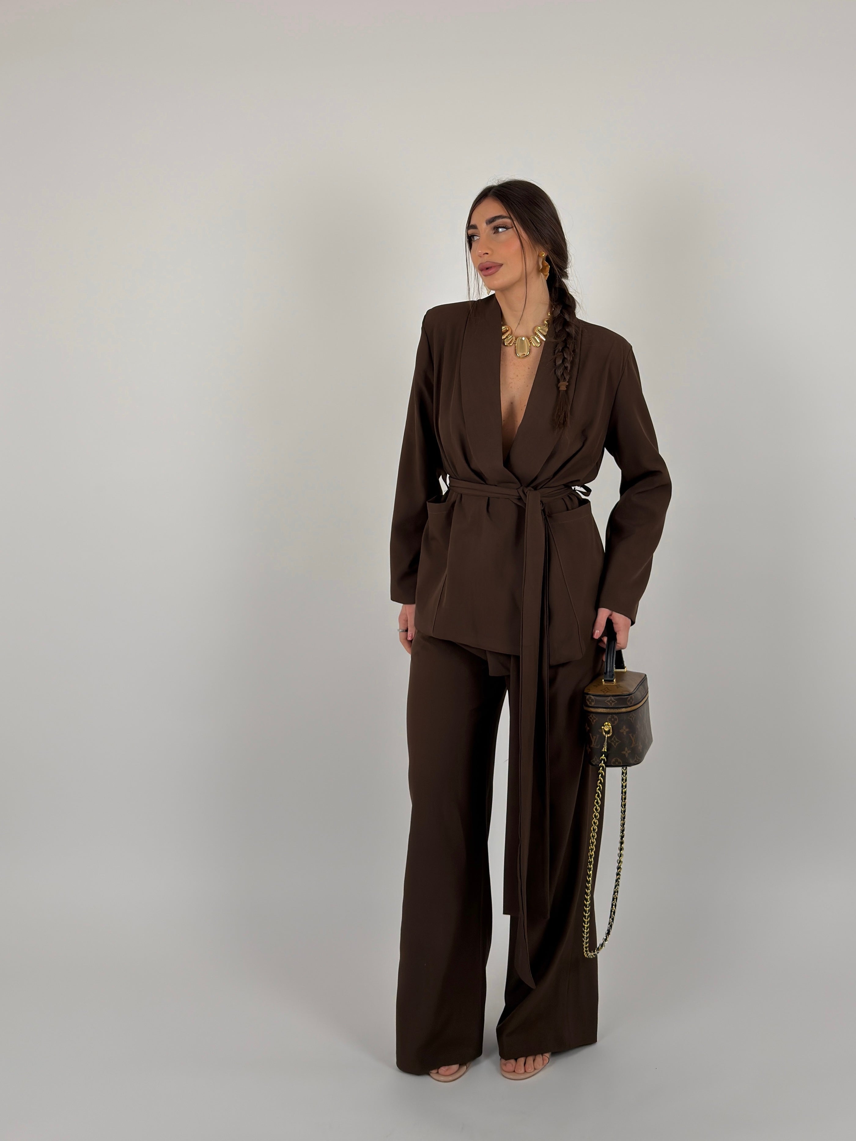 Completo con cintura in vita