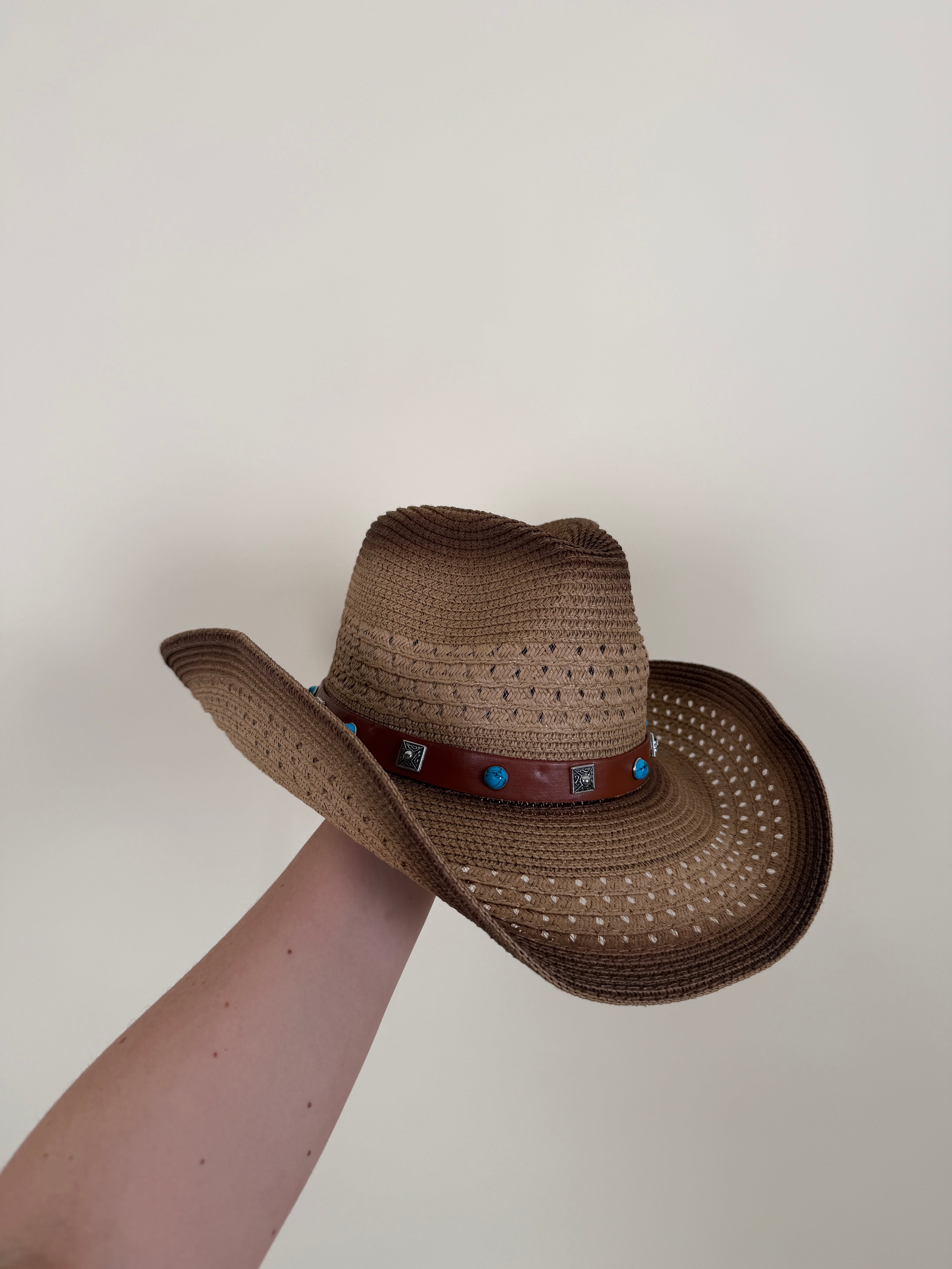 Cappello dettaglio cuoio