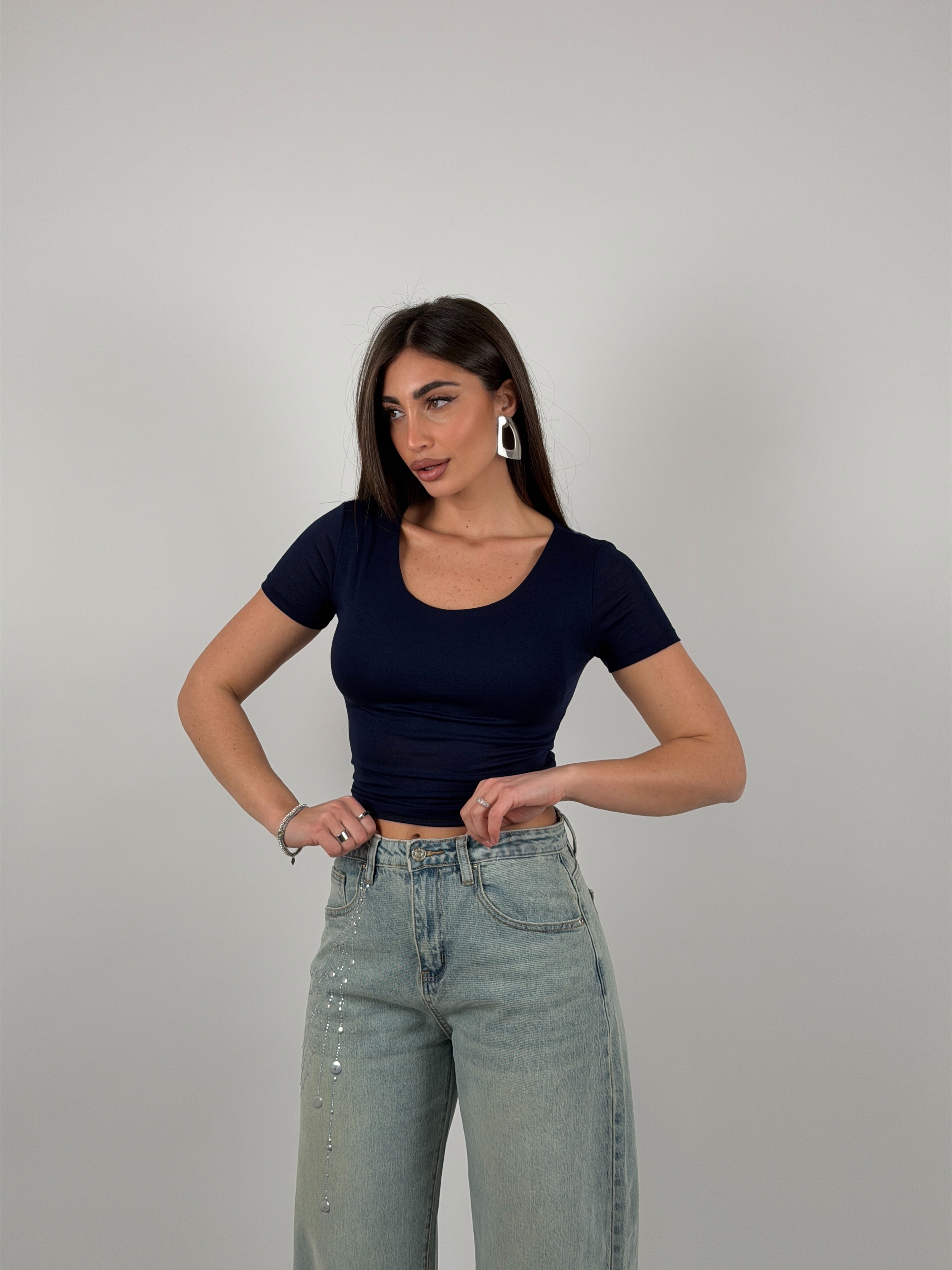 Maglia semivelata con scollo tondo e mezza manica