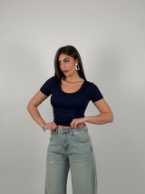 Maglia semivelata con scollo tondo e mezza manica