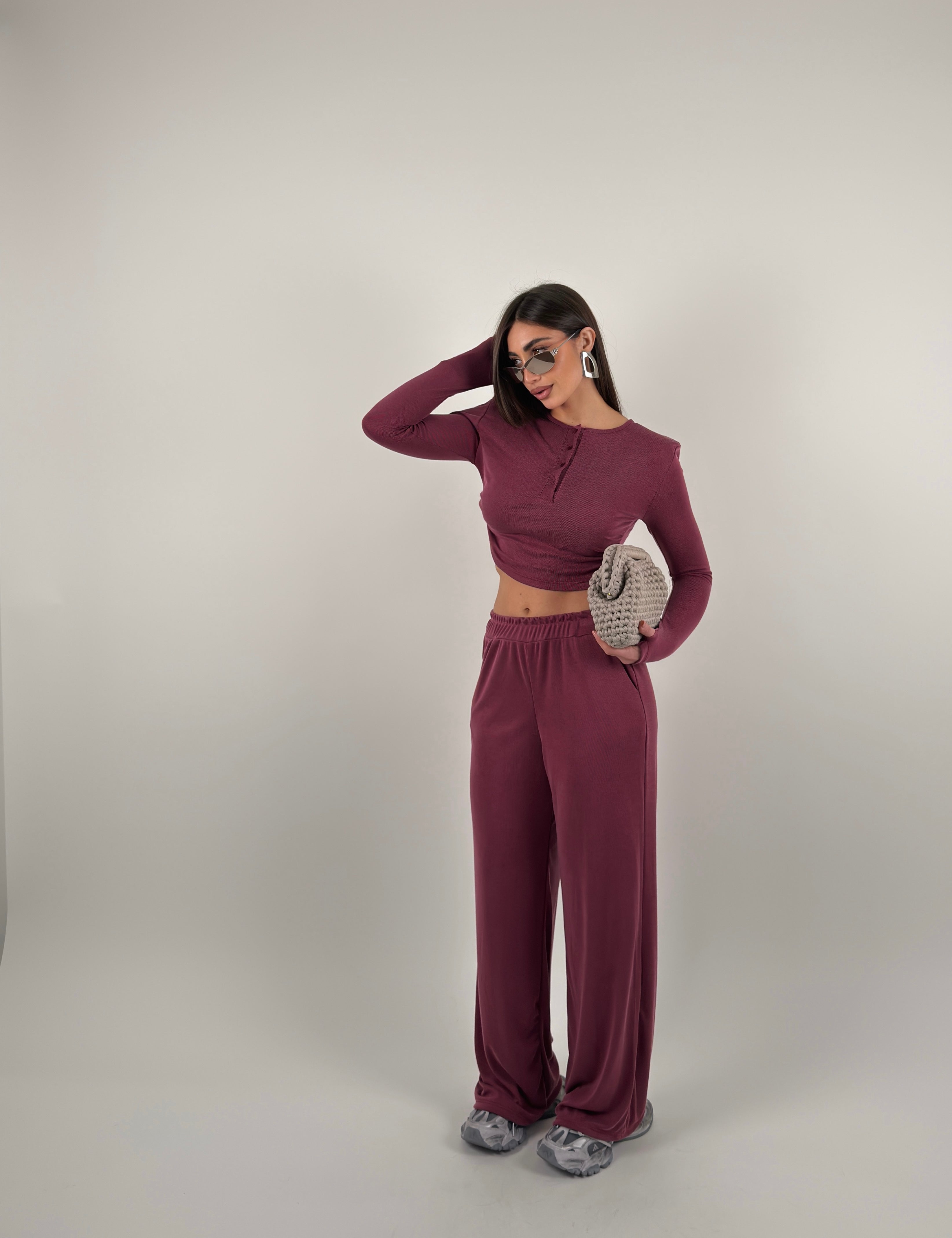 Completo a costine con spalline e bottoncini