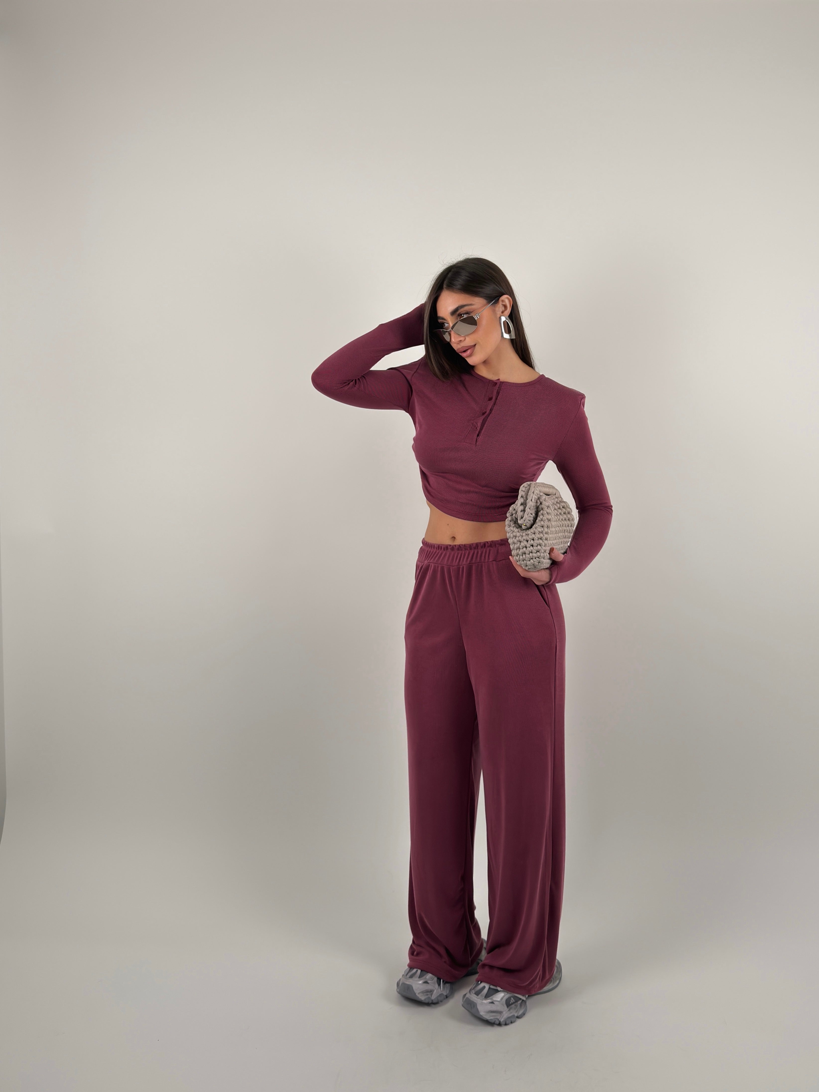 Completo a costine con spalline e bottoncini