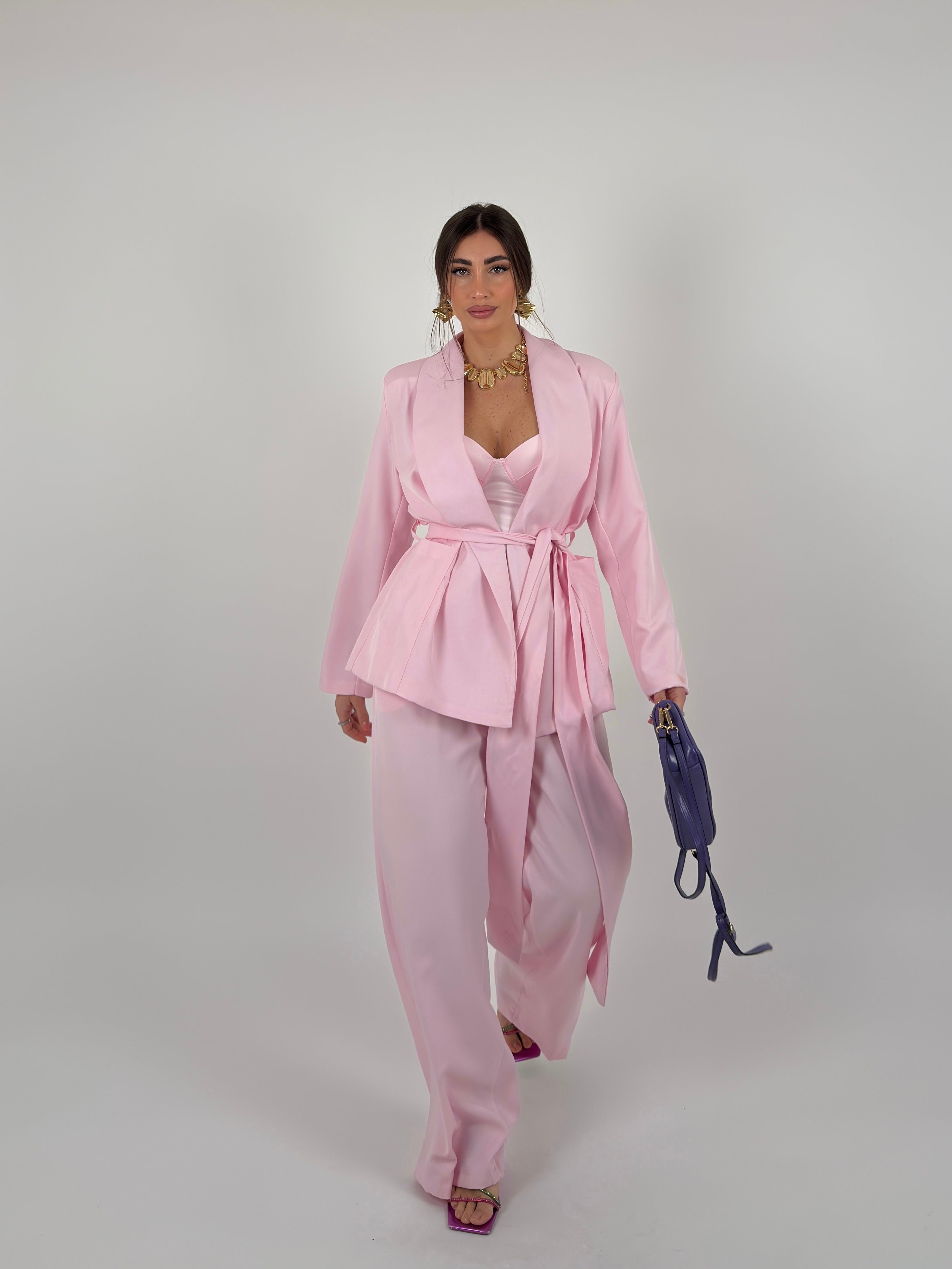 Completo con cintura in vita