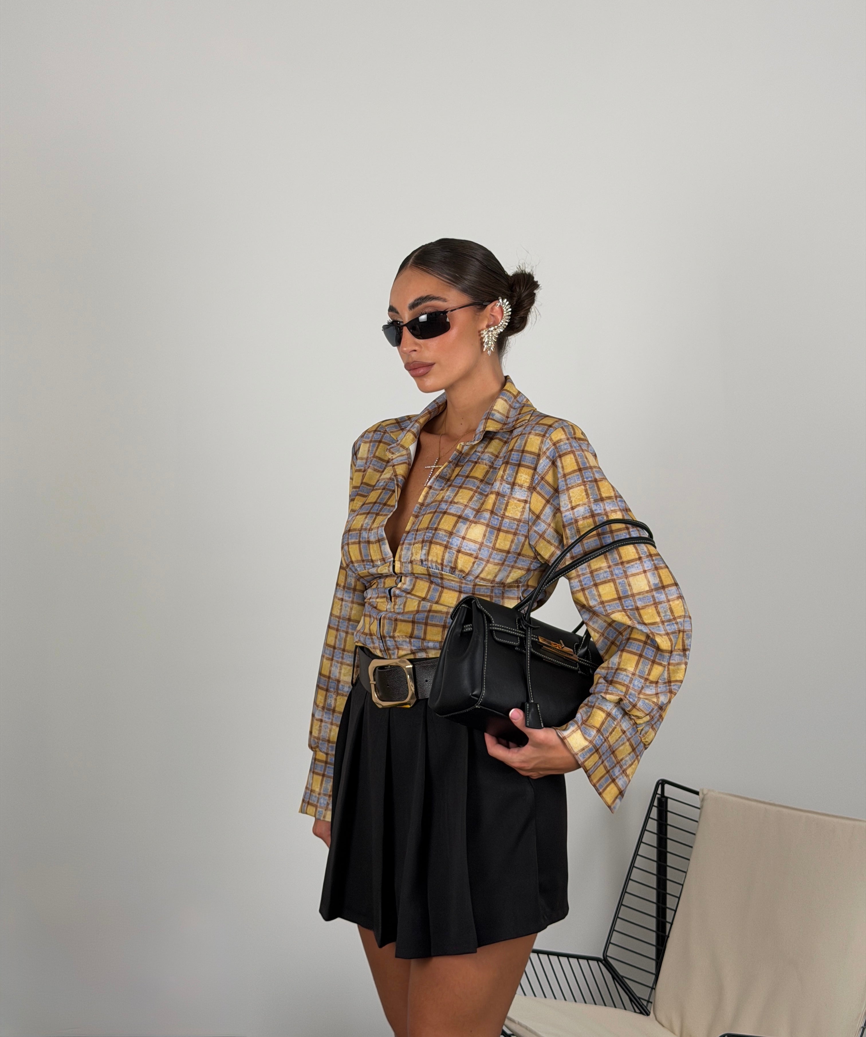 Camicia a quadri con scollo a V e stringhe