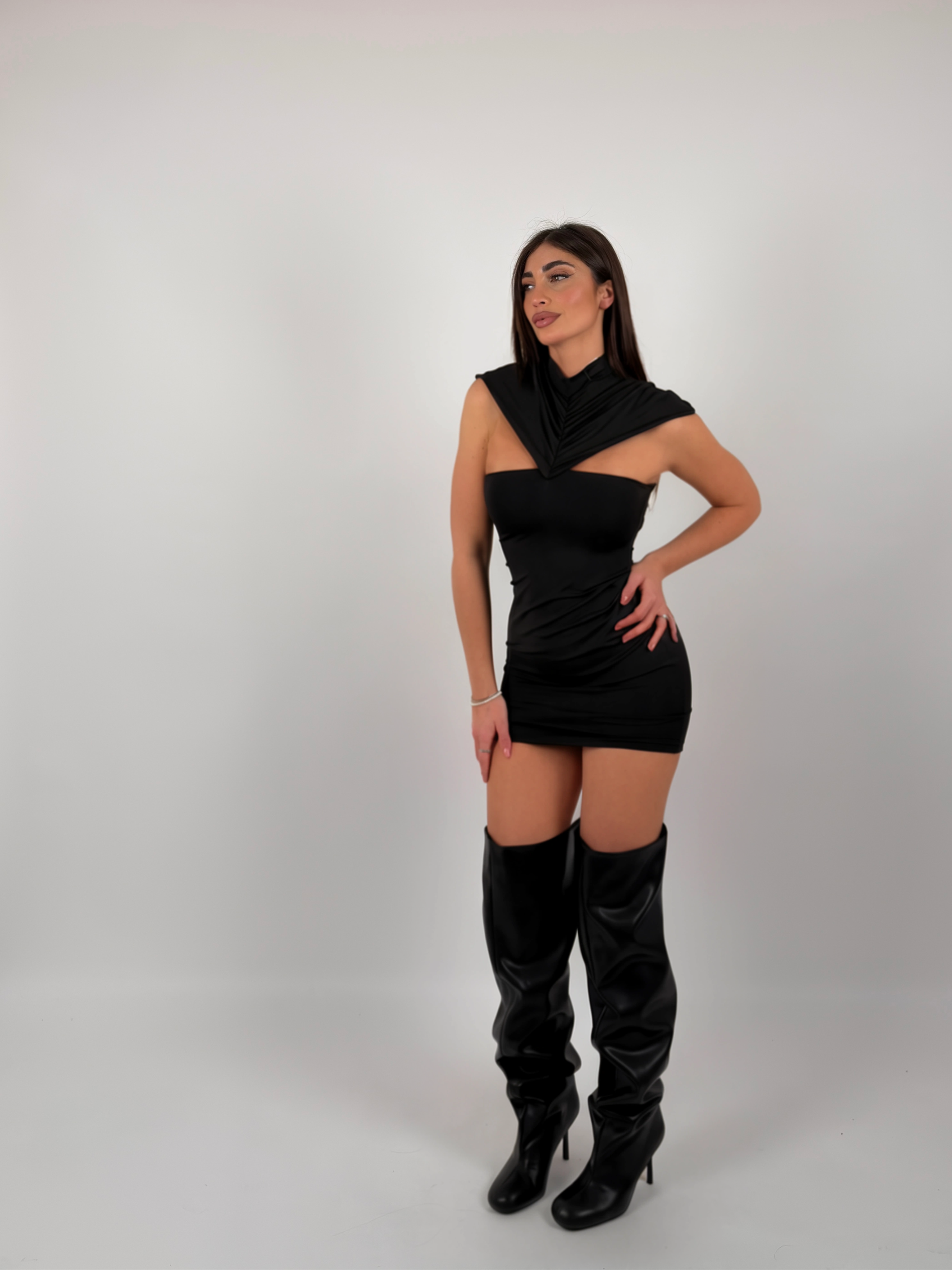 Vestito con coprispalle