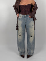 Jeans lavaggio sabbiato con strappi sul davanti