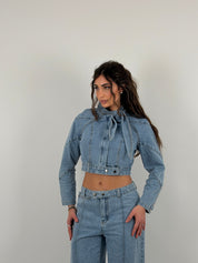 Completo denim chiaro jeans palazzo con bottoni laterali