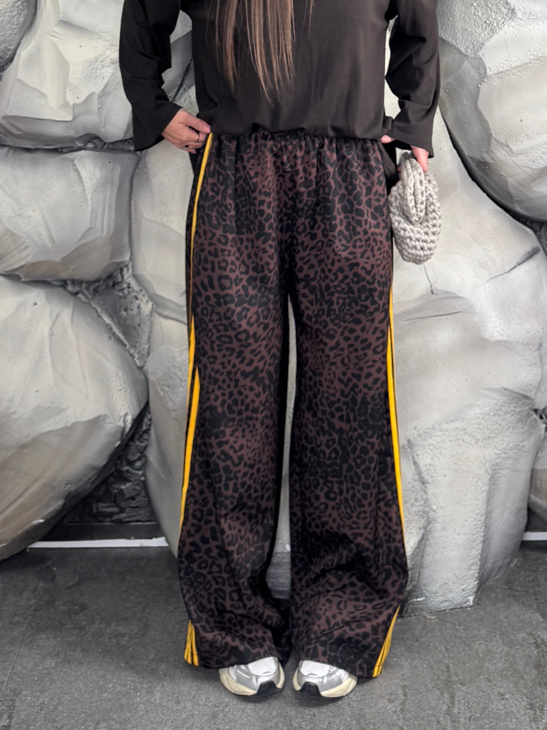 Pantalone maculato con strisce