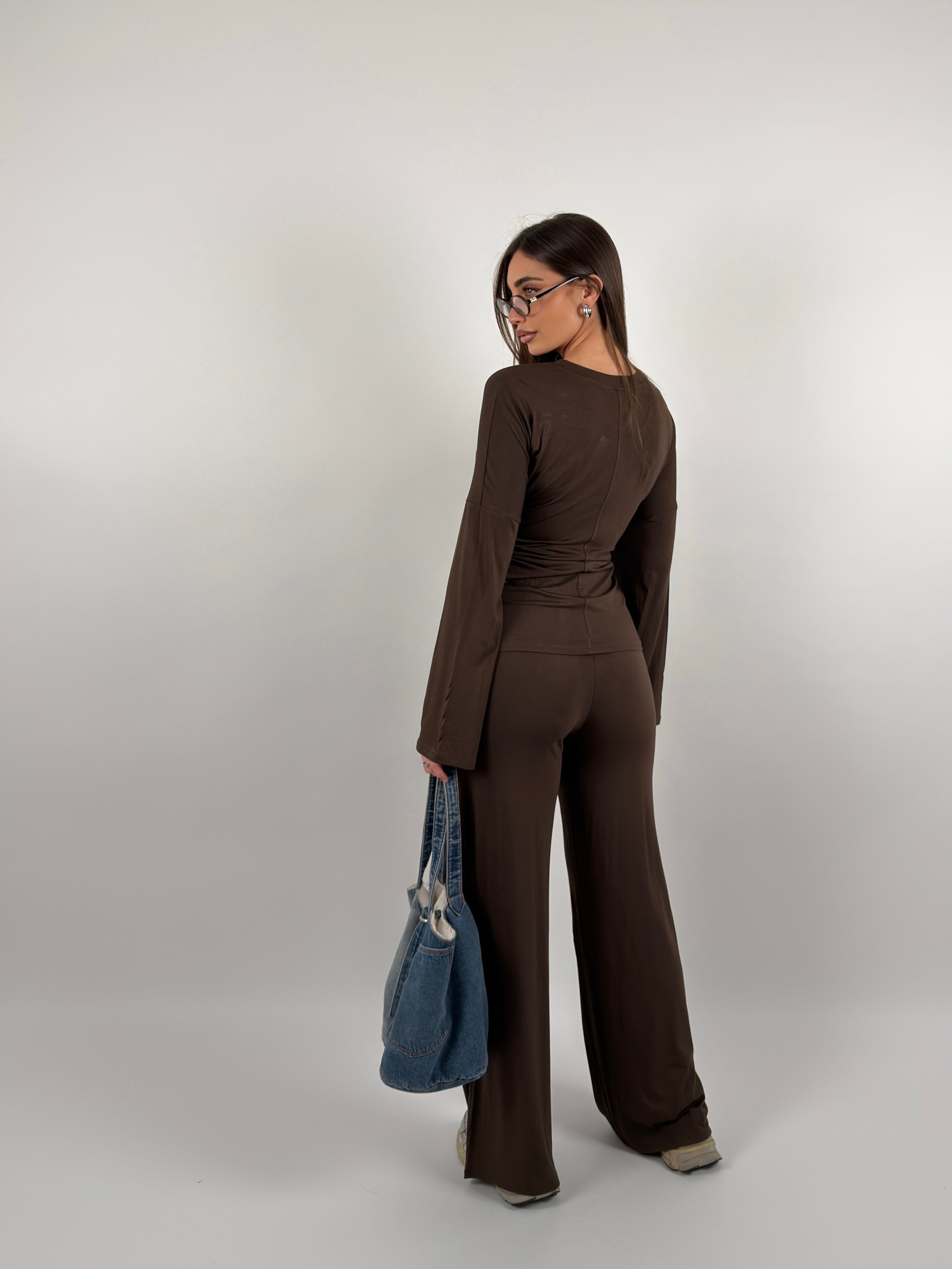 Completo in viscosa con maglia e bottoncino