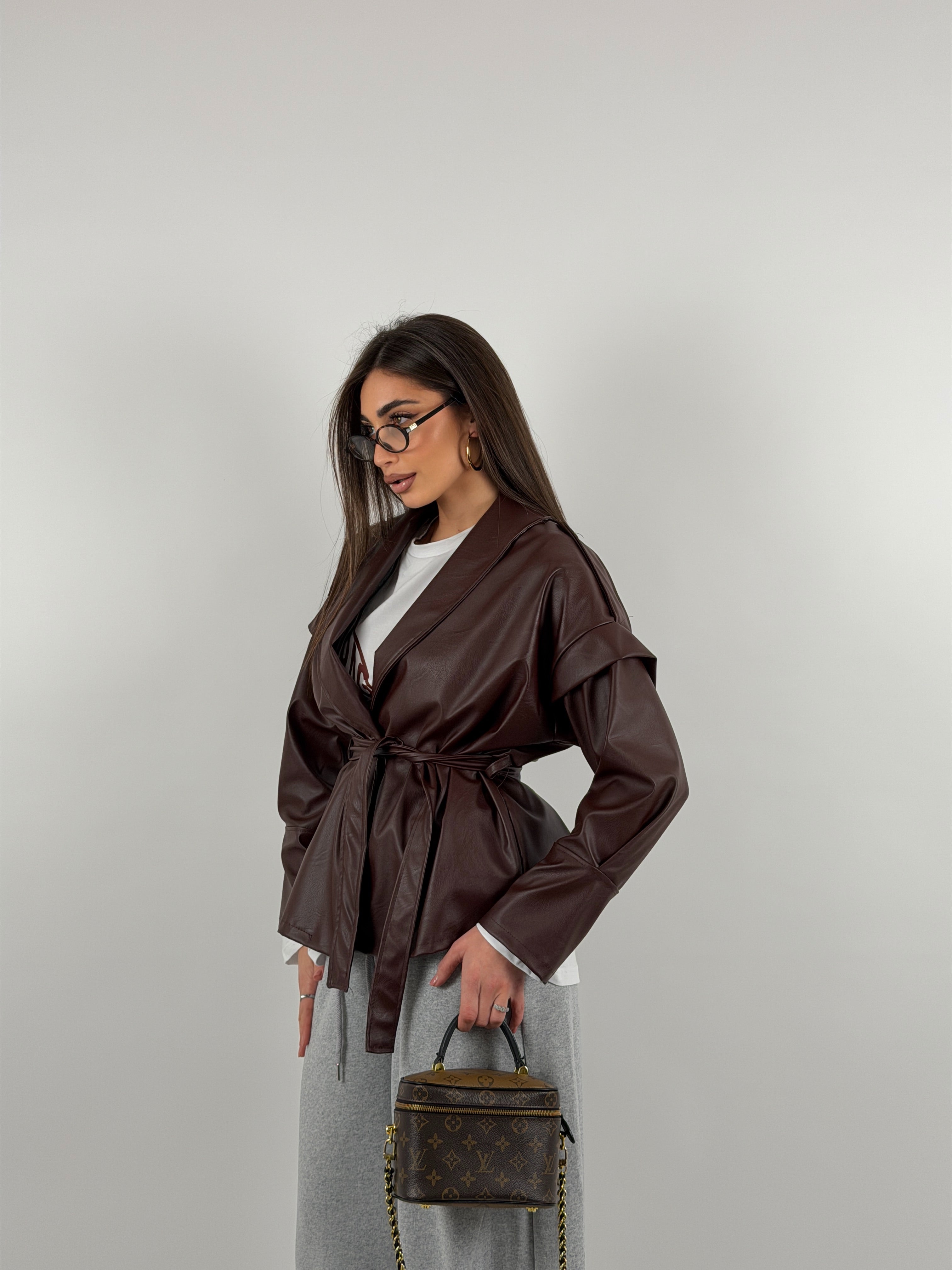 Giacca trench in ecopelle con cintura in vita