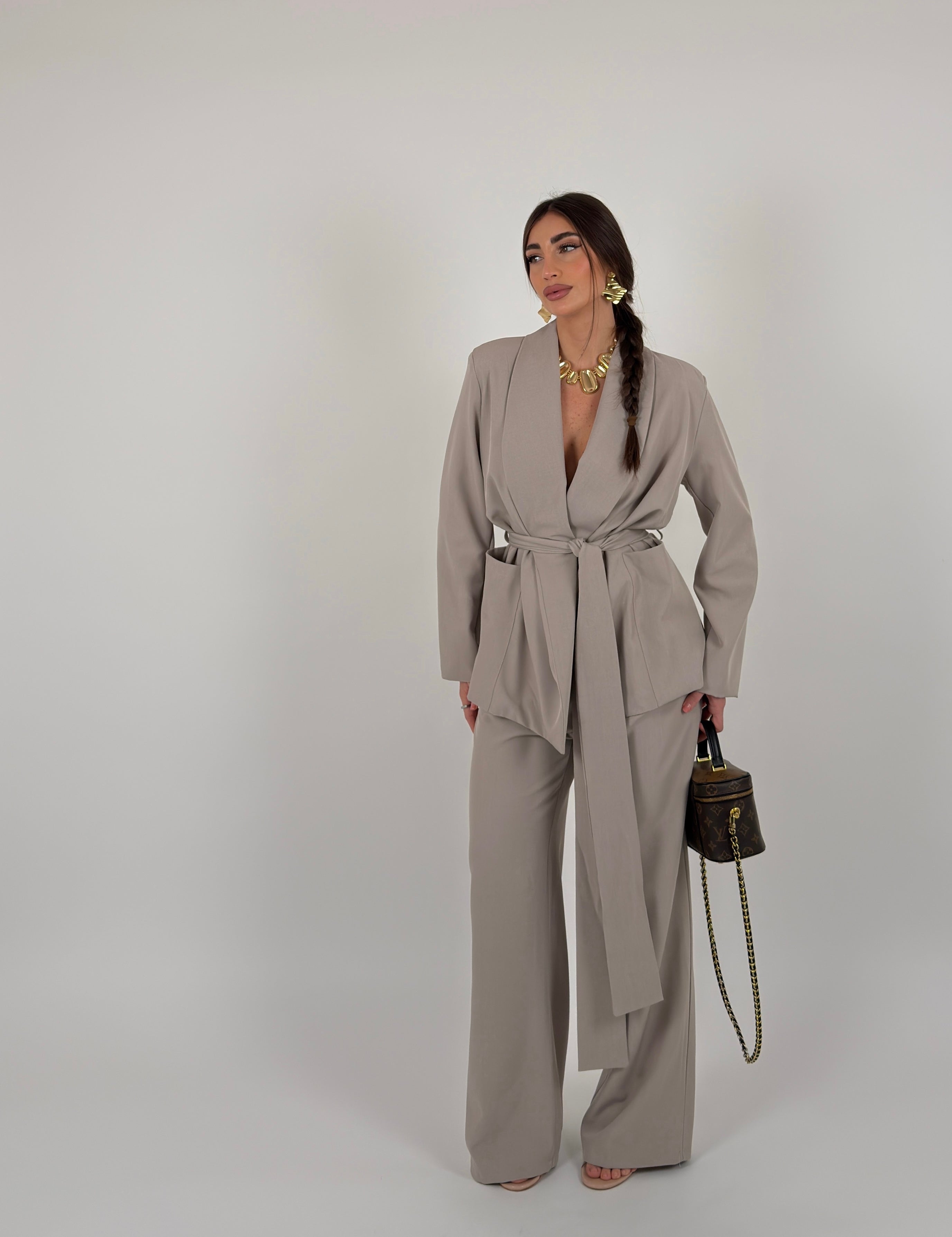 Completo con cintura in vita