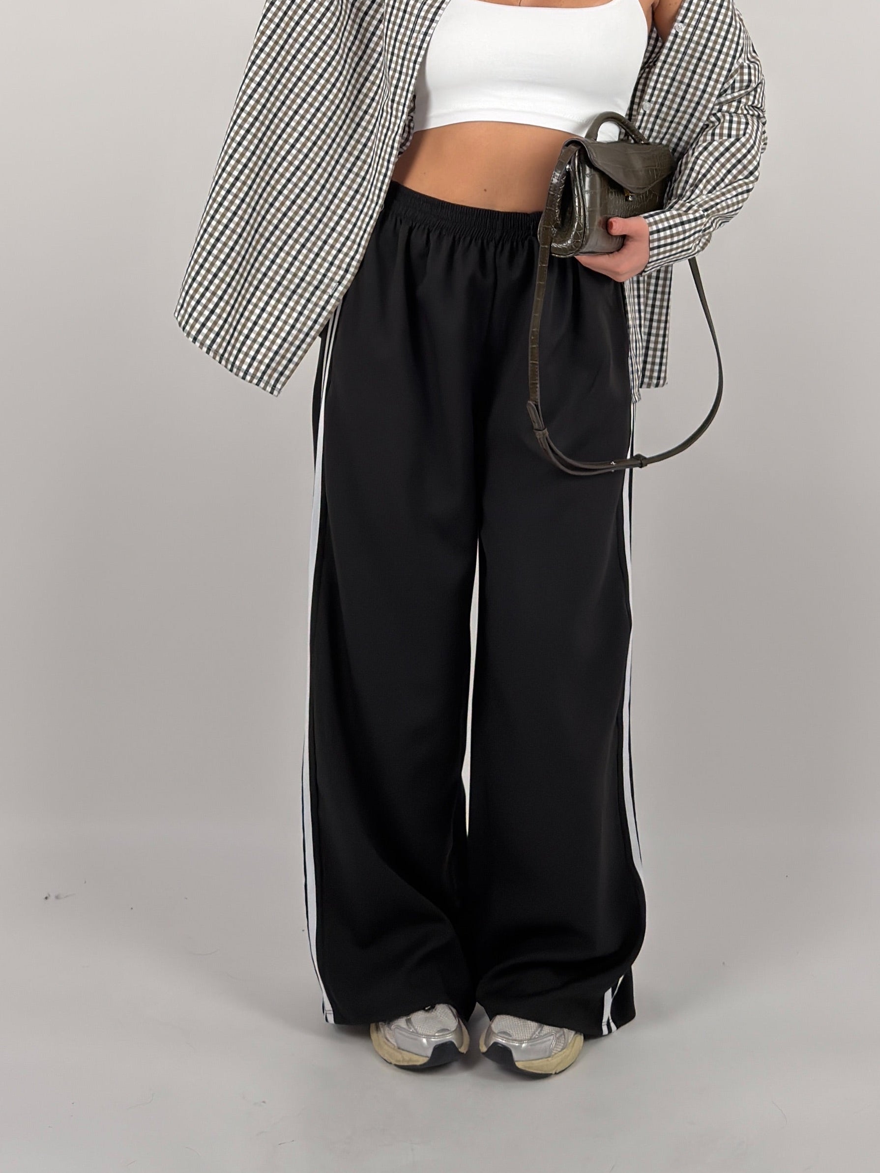 Pantalone con strisce laterali