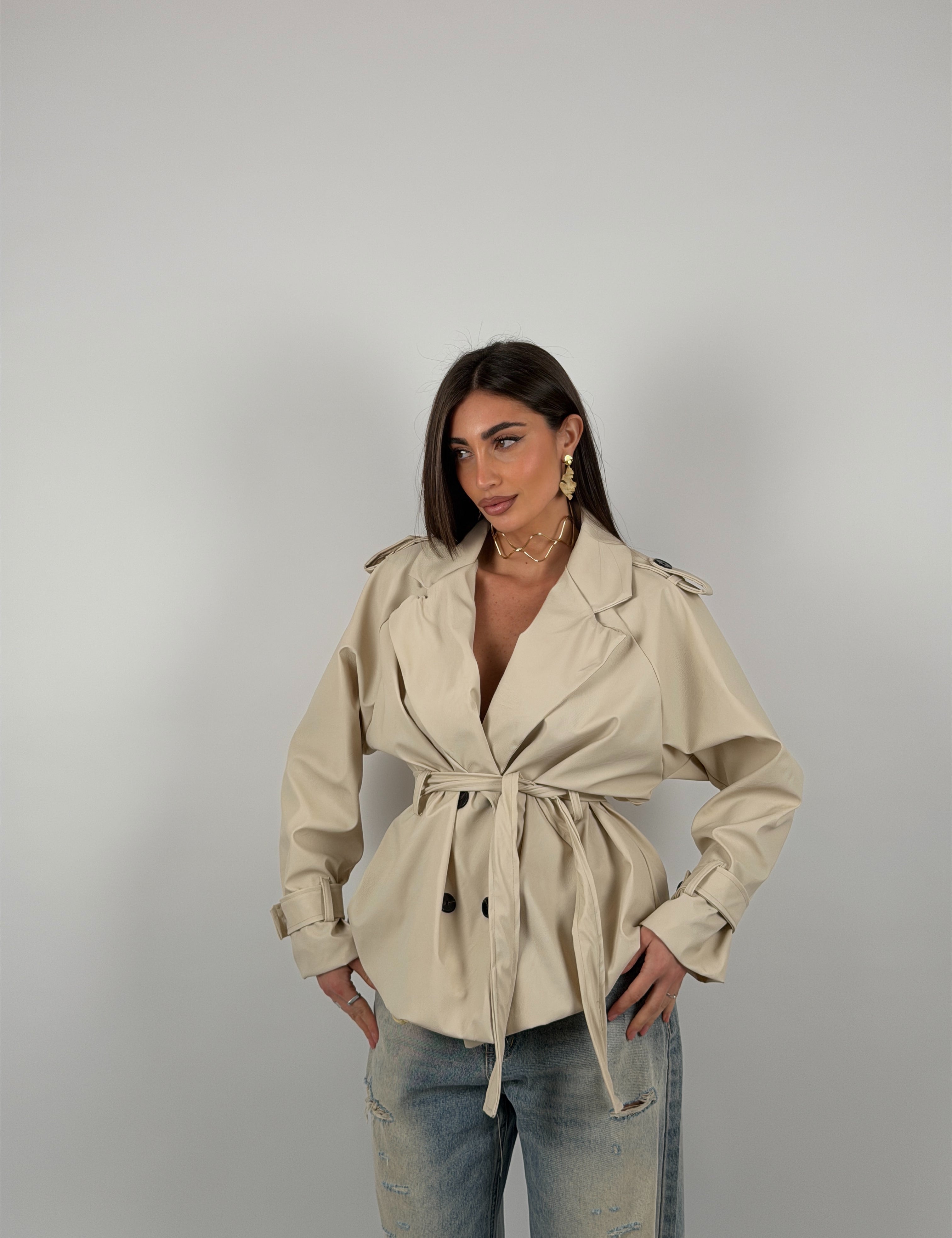 Giacca foderata modello trench in ecopelle con cintura in vita