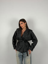 Giacca foderata modello trench in ecopelle con cintura in vita