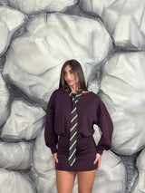 Vestito con cravatta