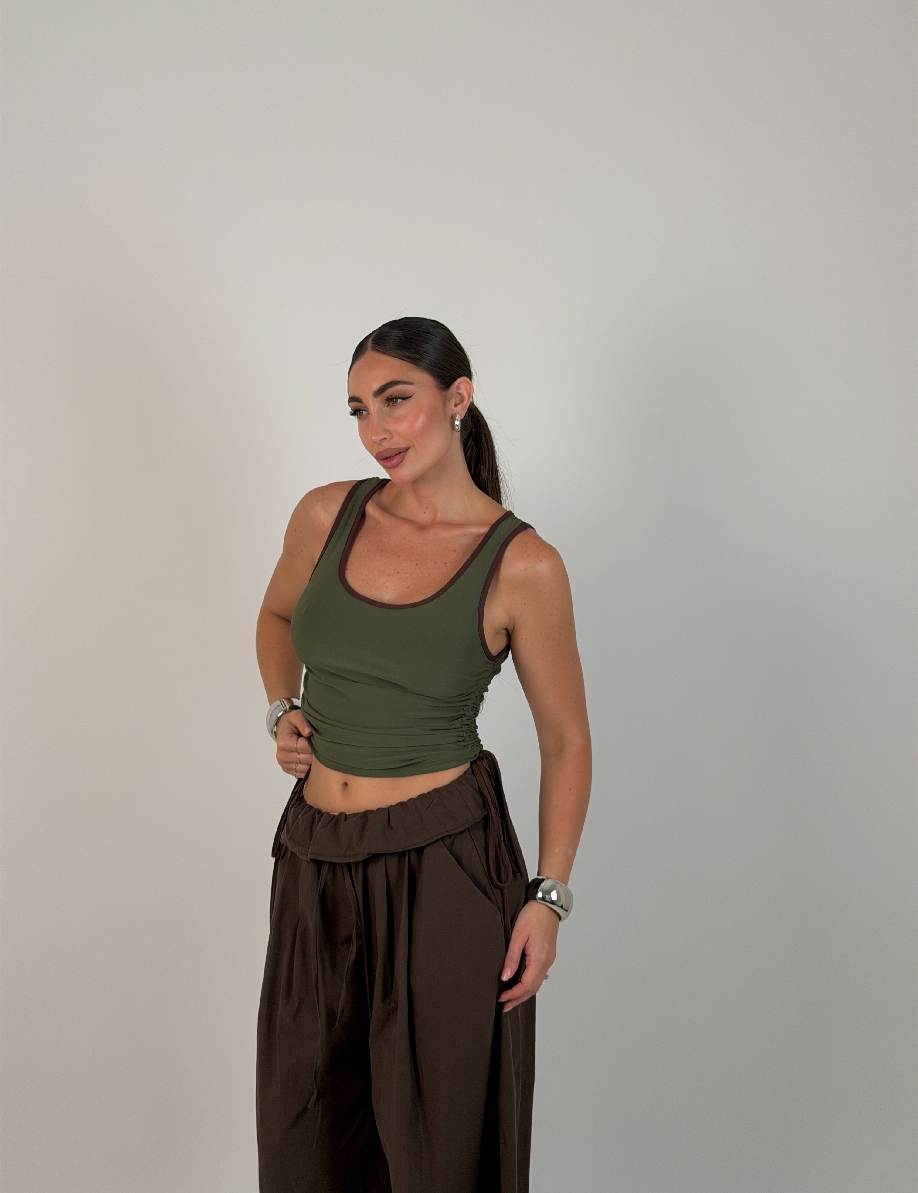 Top bicolor con laccetti