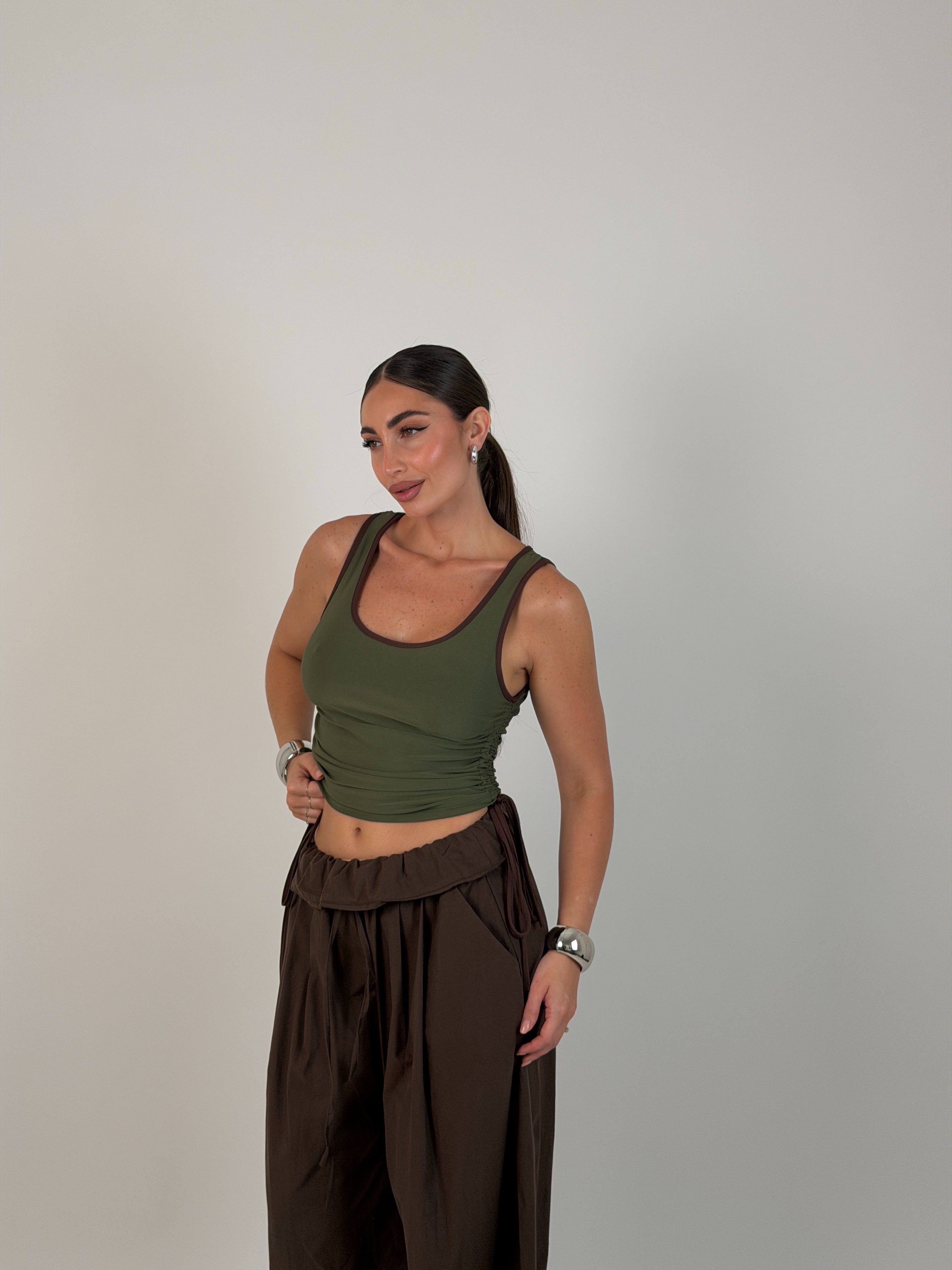 Top bicolor con laccetti