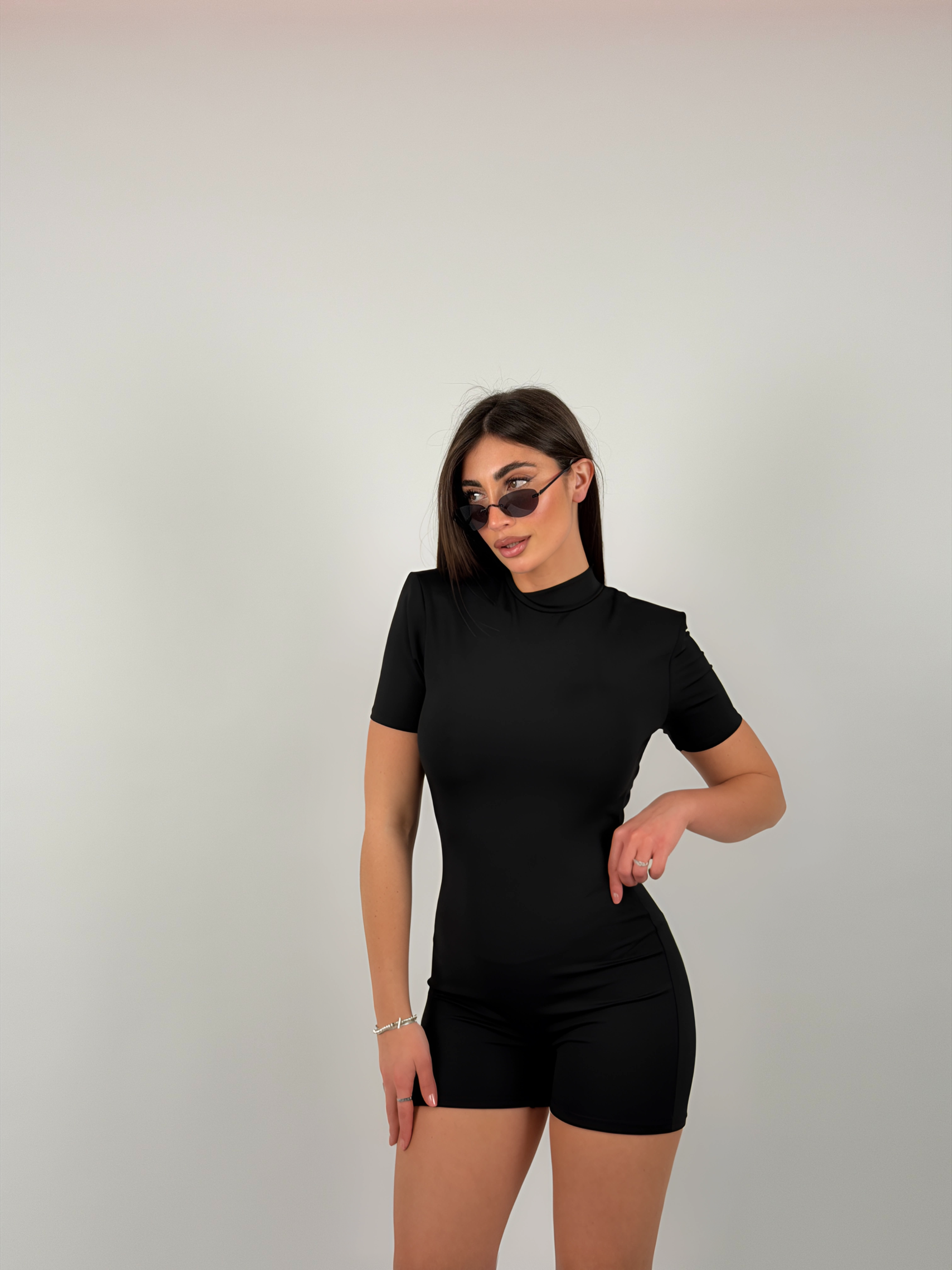 Tuta con spalline e schiena scoperta