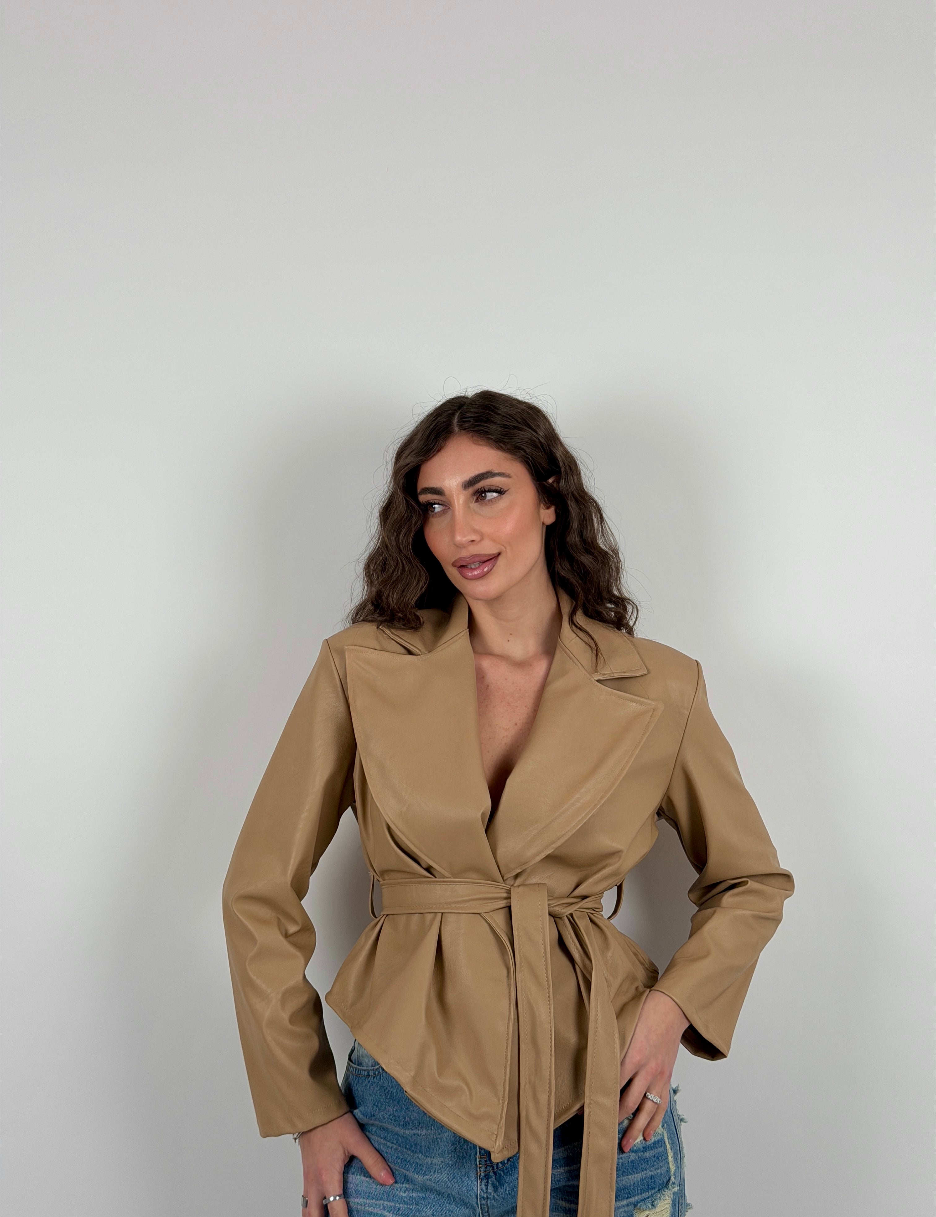 Giacca con cintura in vita