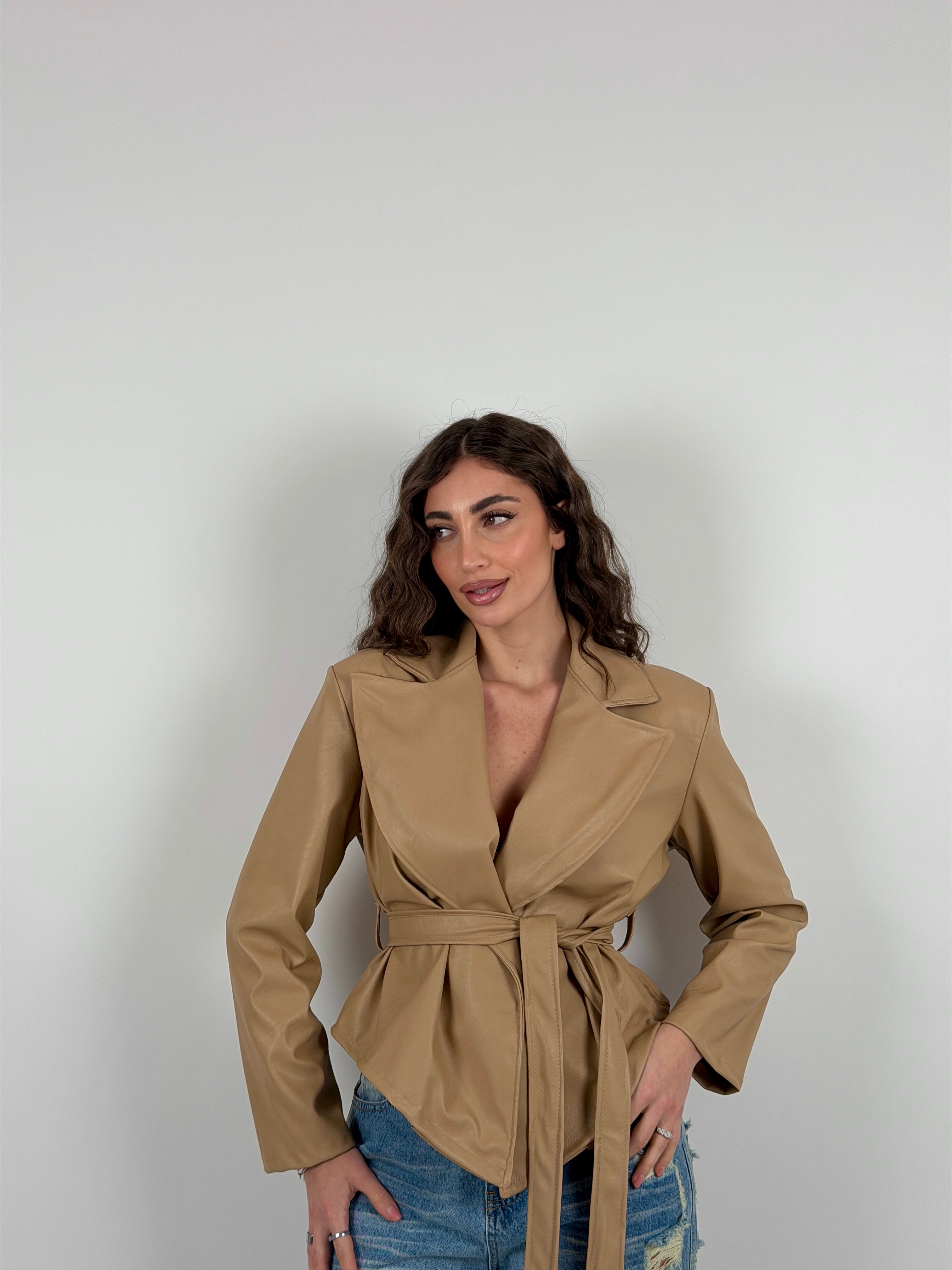 Giacca con cintura in vita