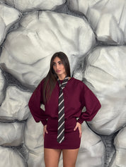 Vestito con cravatta