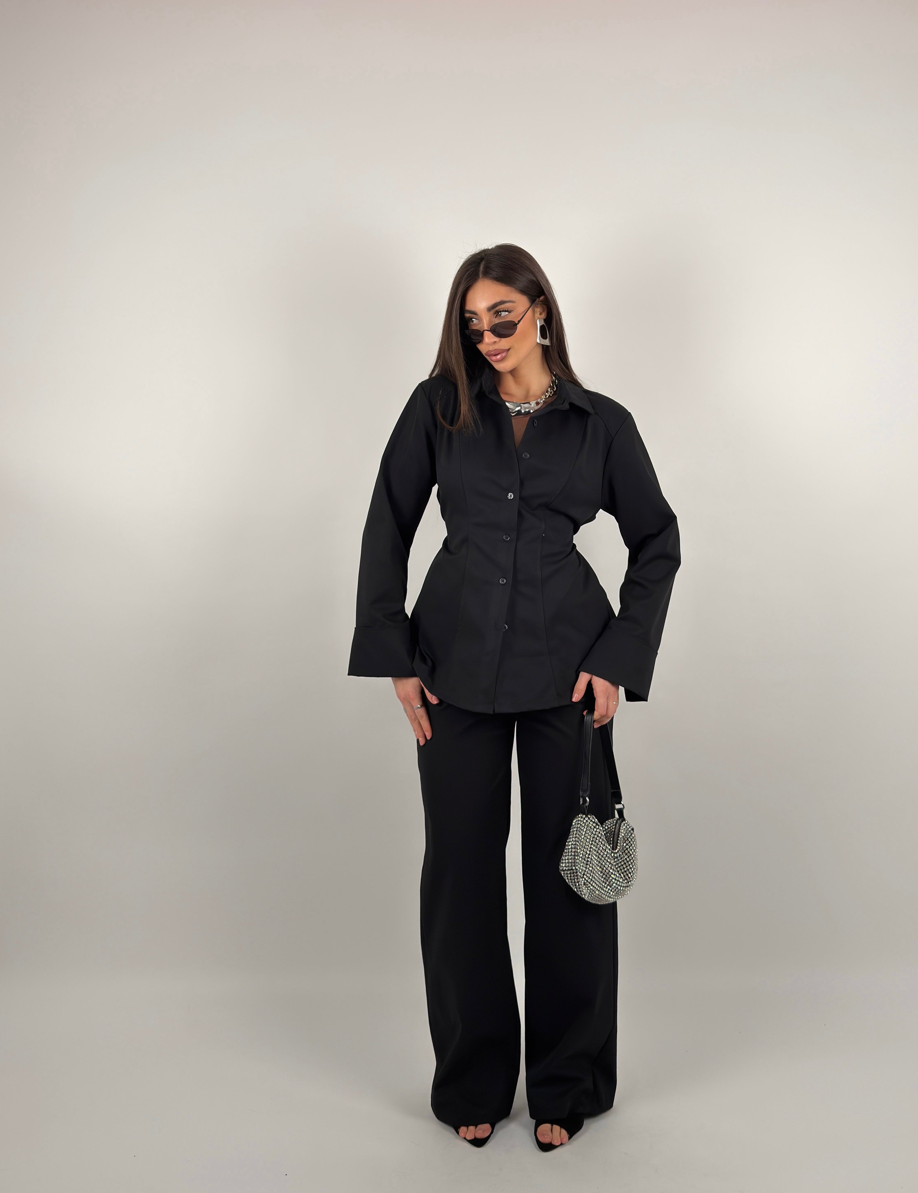 Completo camicia regolabile e pantalone palazzo tessuto simil denim