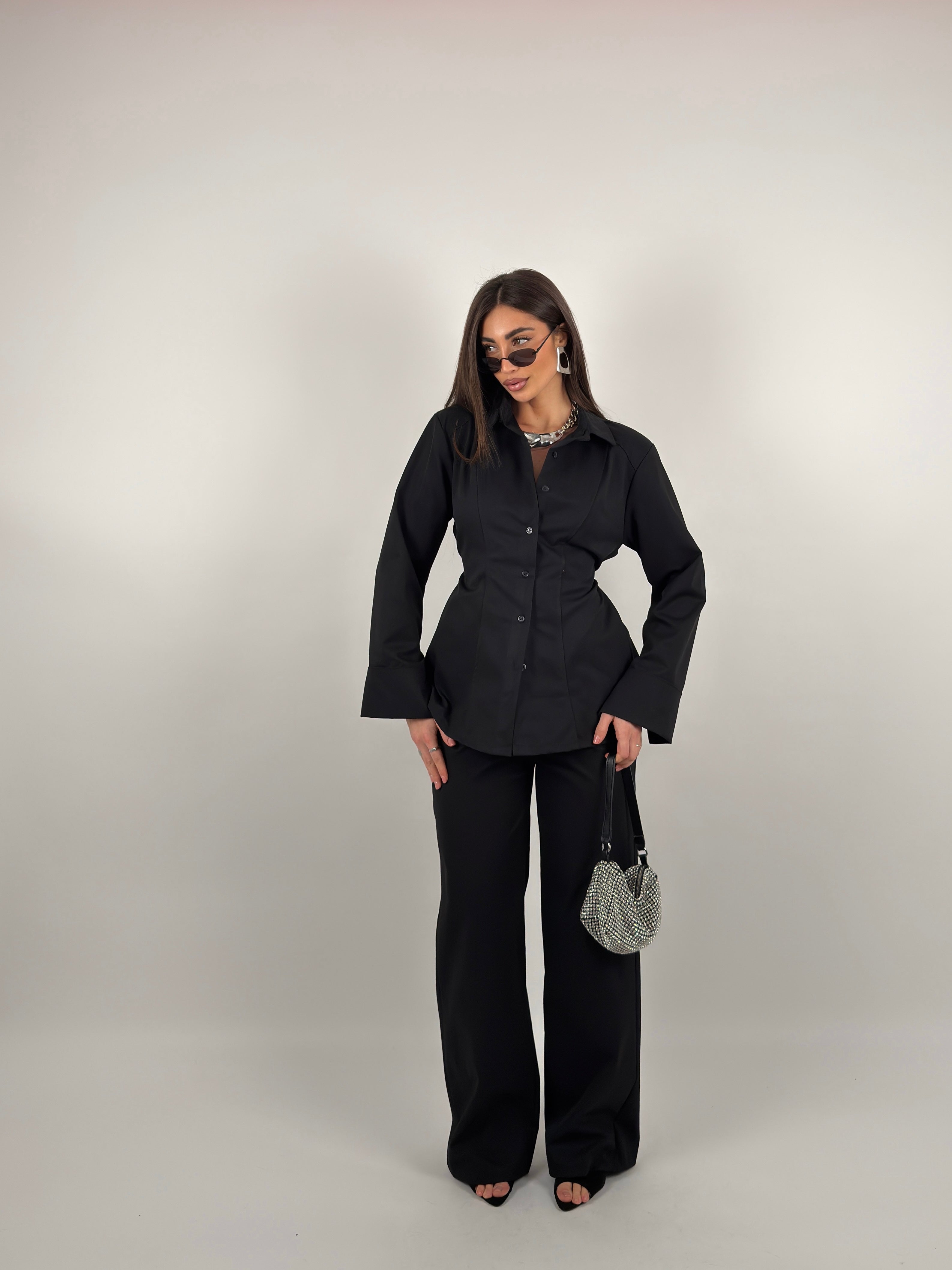 Completo camicia regolabile e pantalone palazzo tessuto simil denim