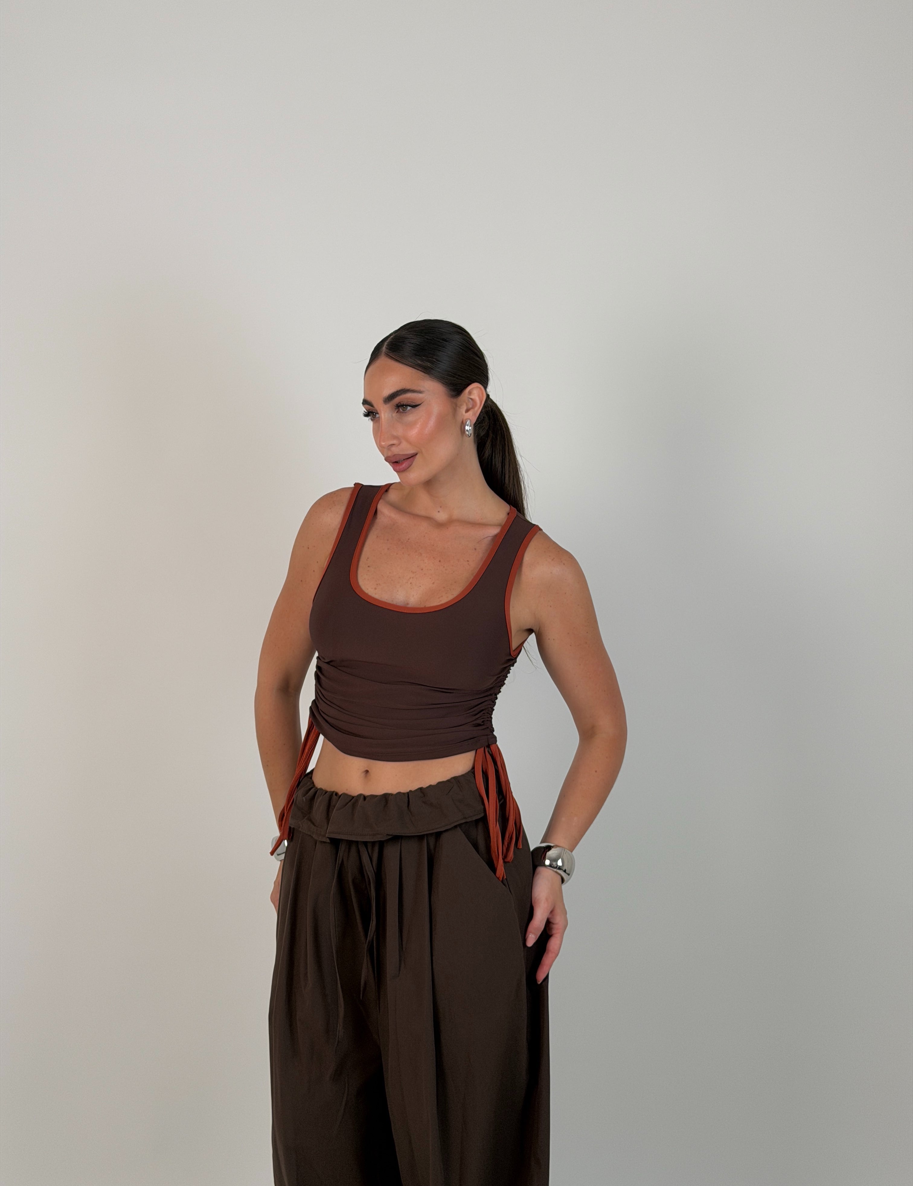 Top bicolor con laccetti