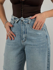 Jeans con strappi e risvolto lavaggio chiaro