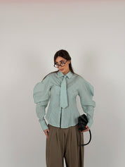 Camicia a righe con cravatta