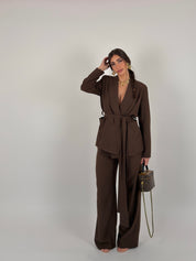 Completo con cintura in vita