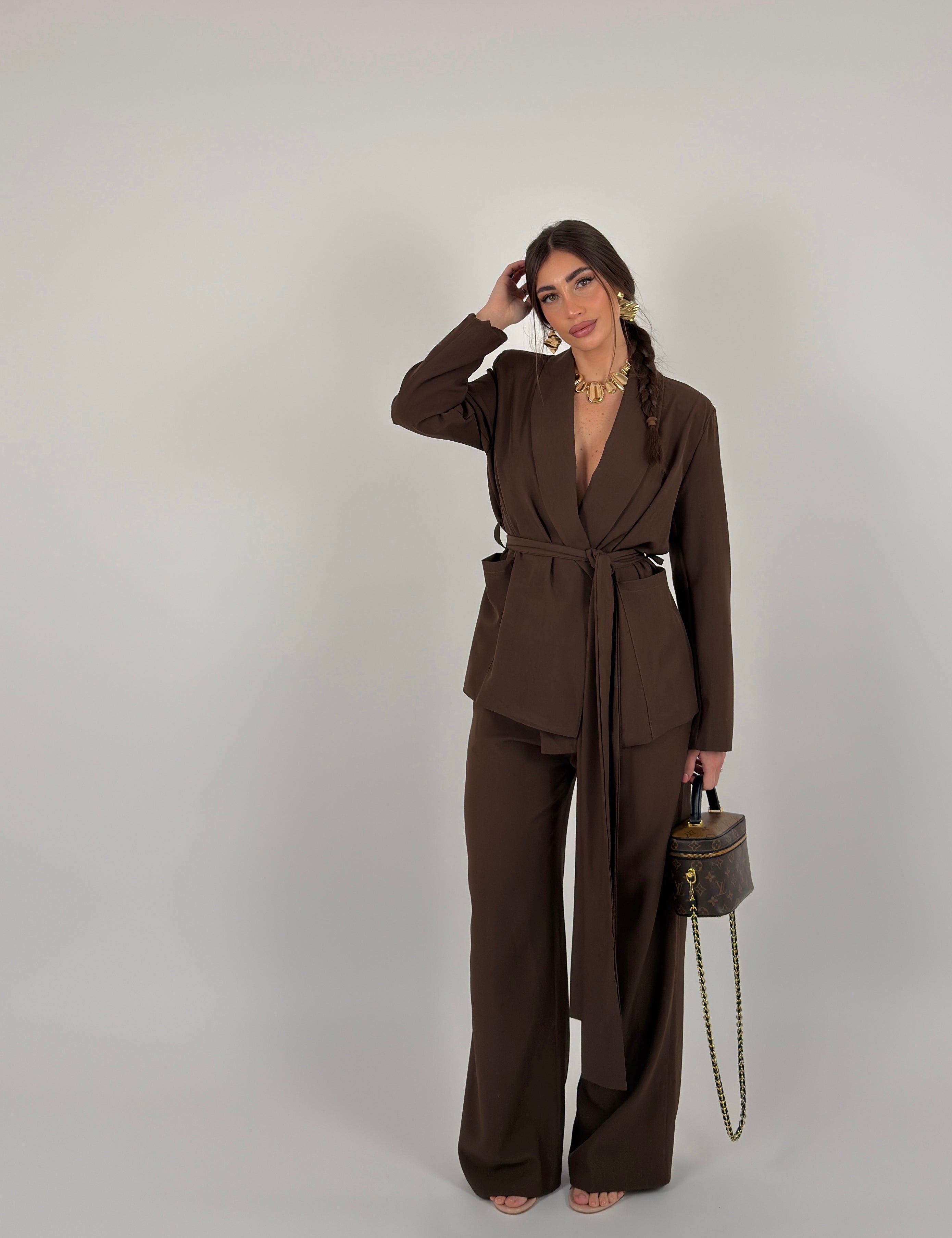 Completo con cintura in vita