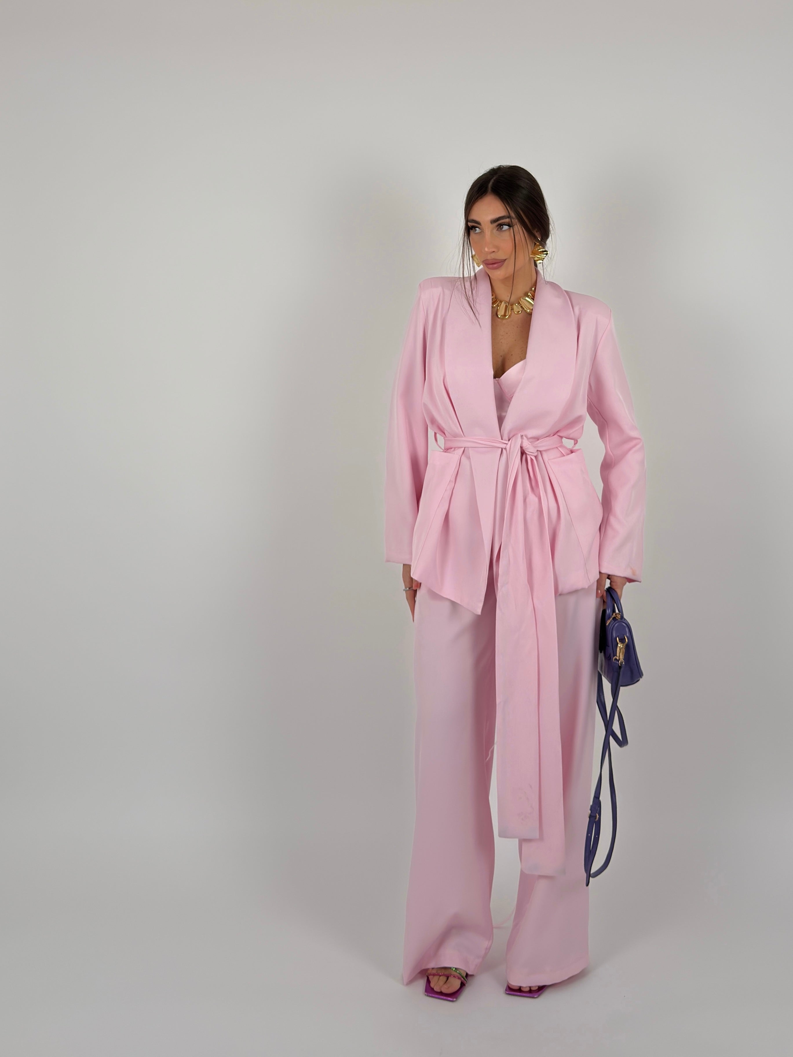 Completo con cintura in vita