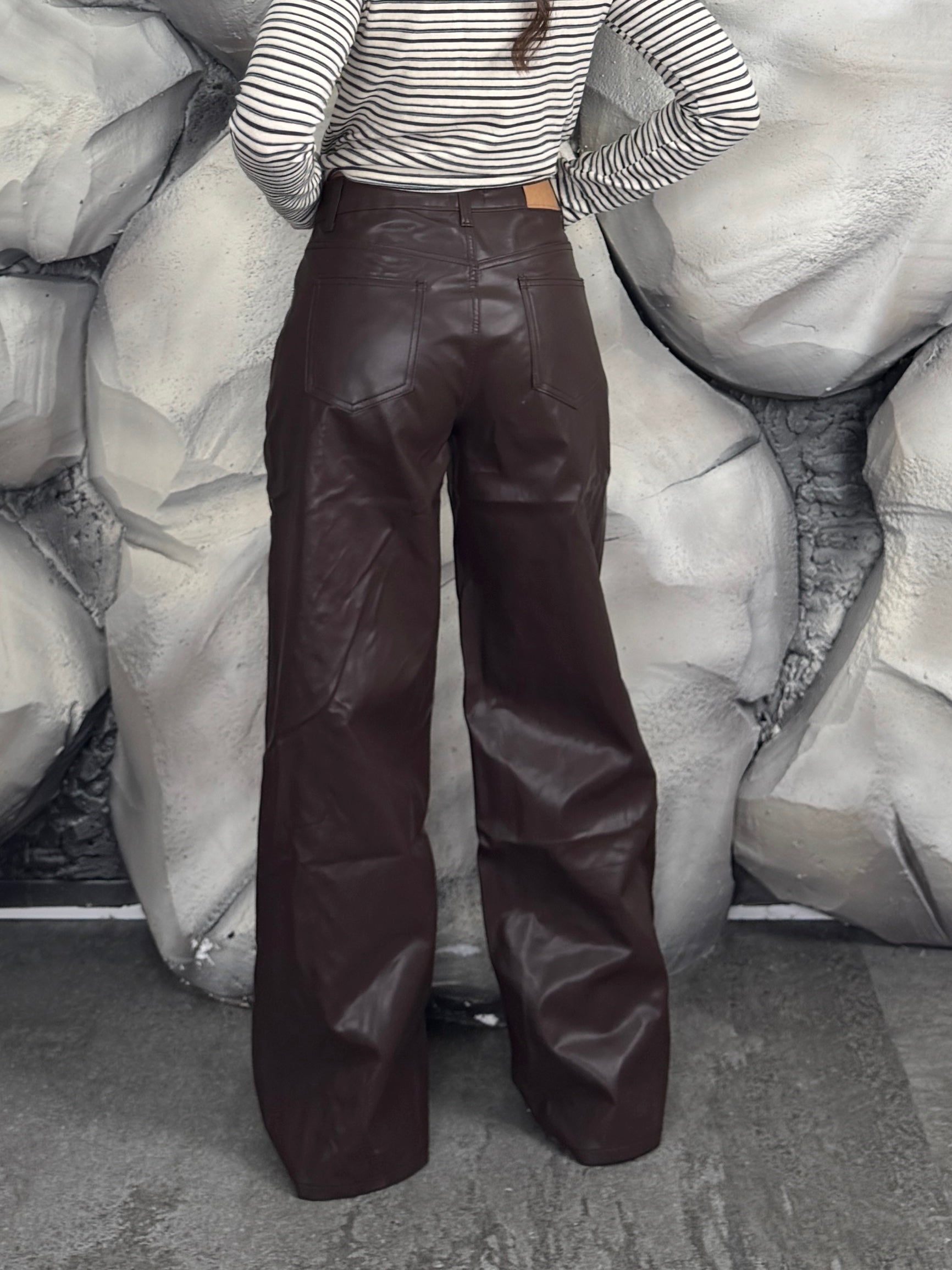 Pantalone stringhe ecopelle