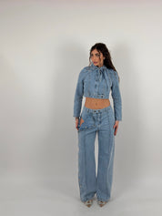 Completo denim chiaro jeans palazzo con bottoni laterali